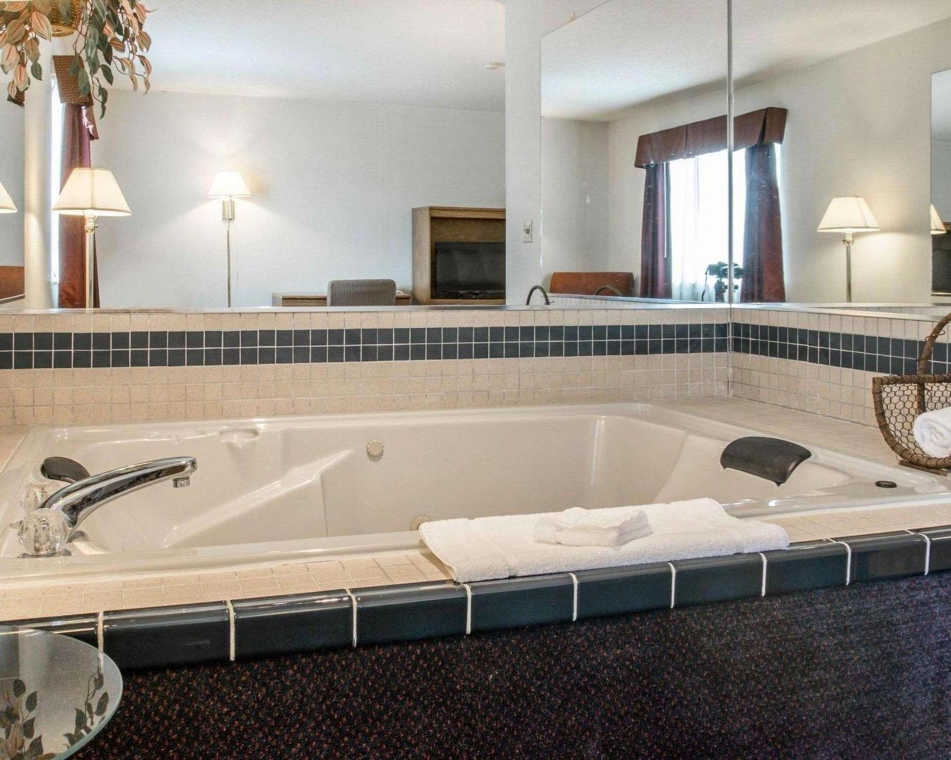 Quality Inn Hudsonville South photo 16