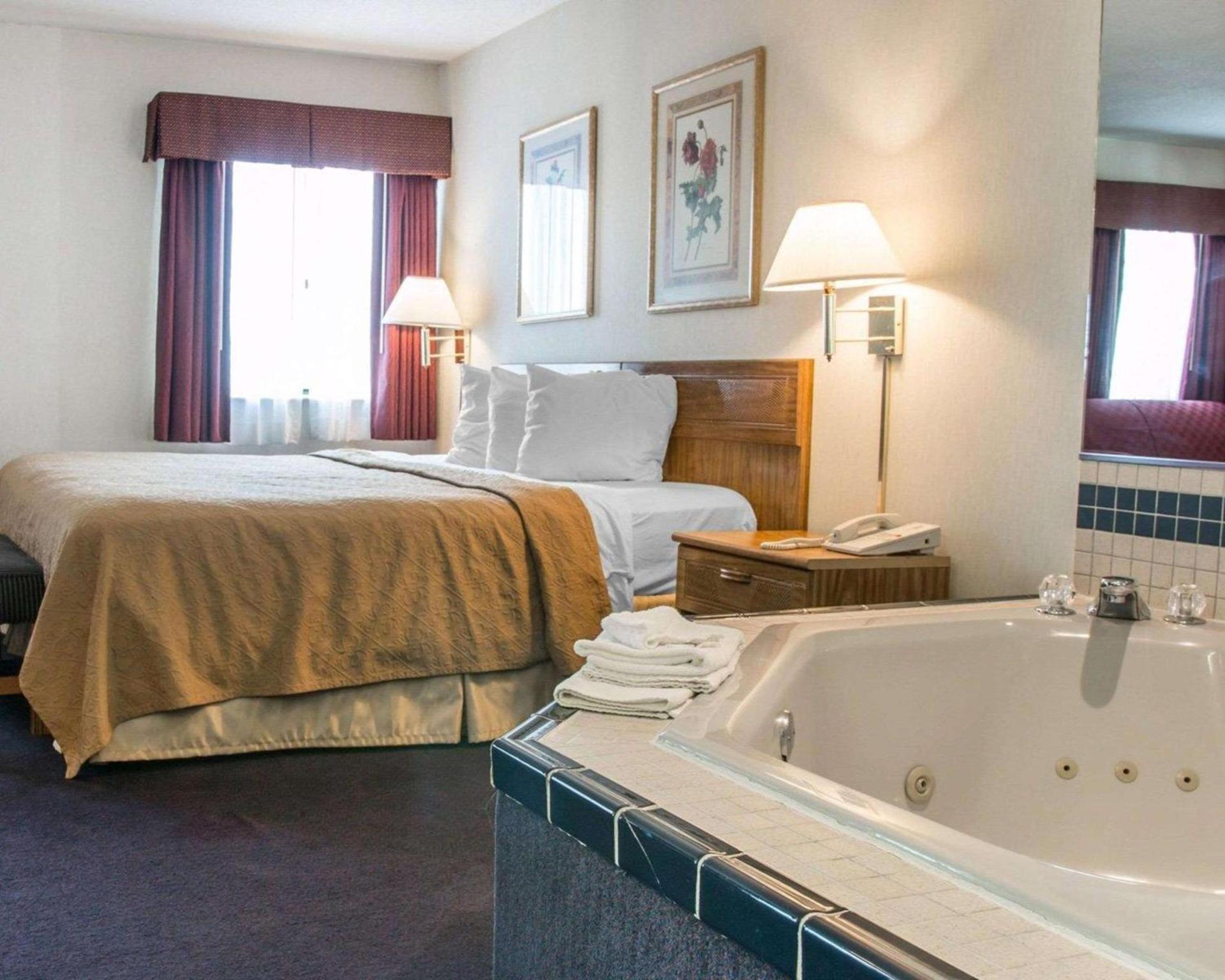 Quality Inn Hudsonville South photo 18