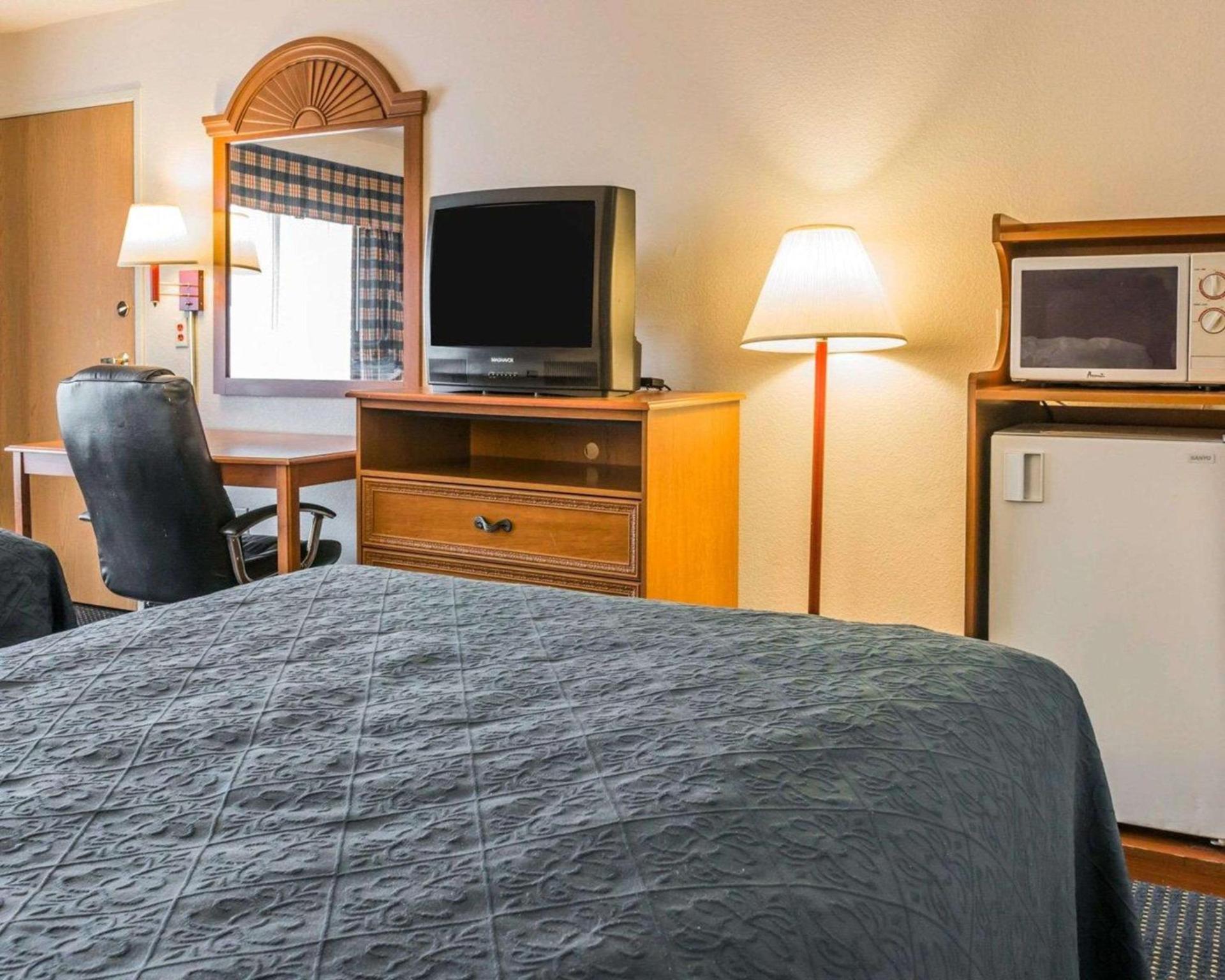 Quality Inn Kalamazoo near Wings Stadium photo 19