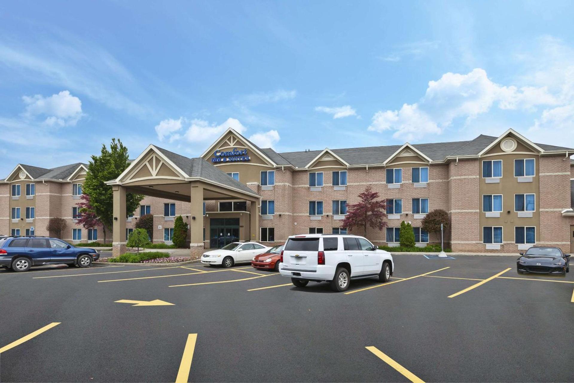 Comfort Inn & Suites Taylor - Detroit photo 2