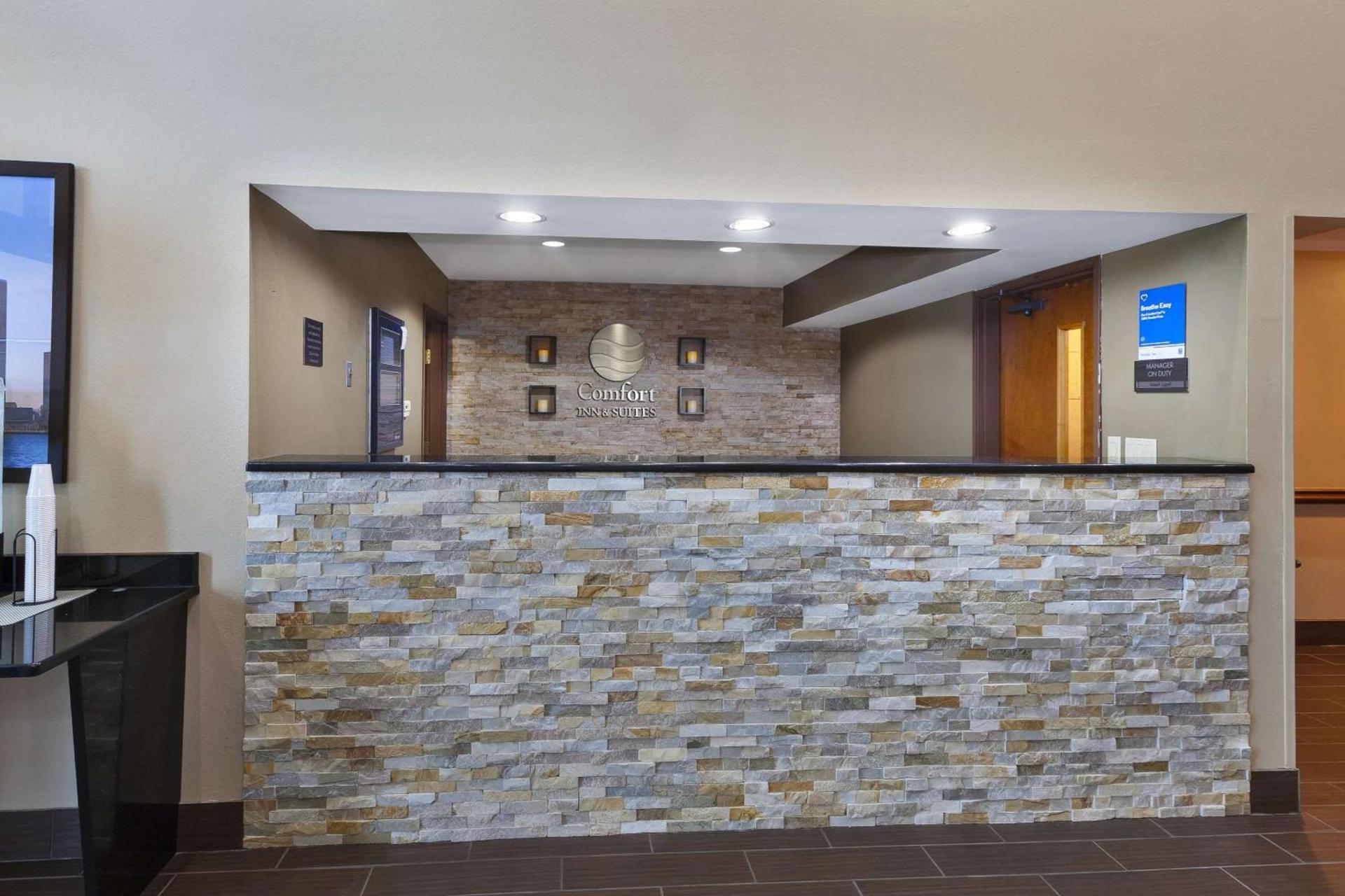 Comfort Inn & Suites Taylor - Detroit photo 3