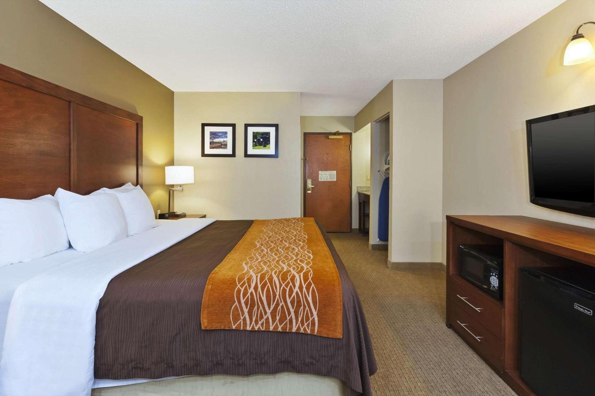 Comfort Inn & Suites Taylor - Detroit photo 9