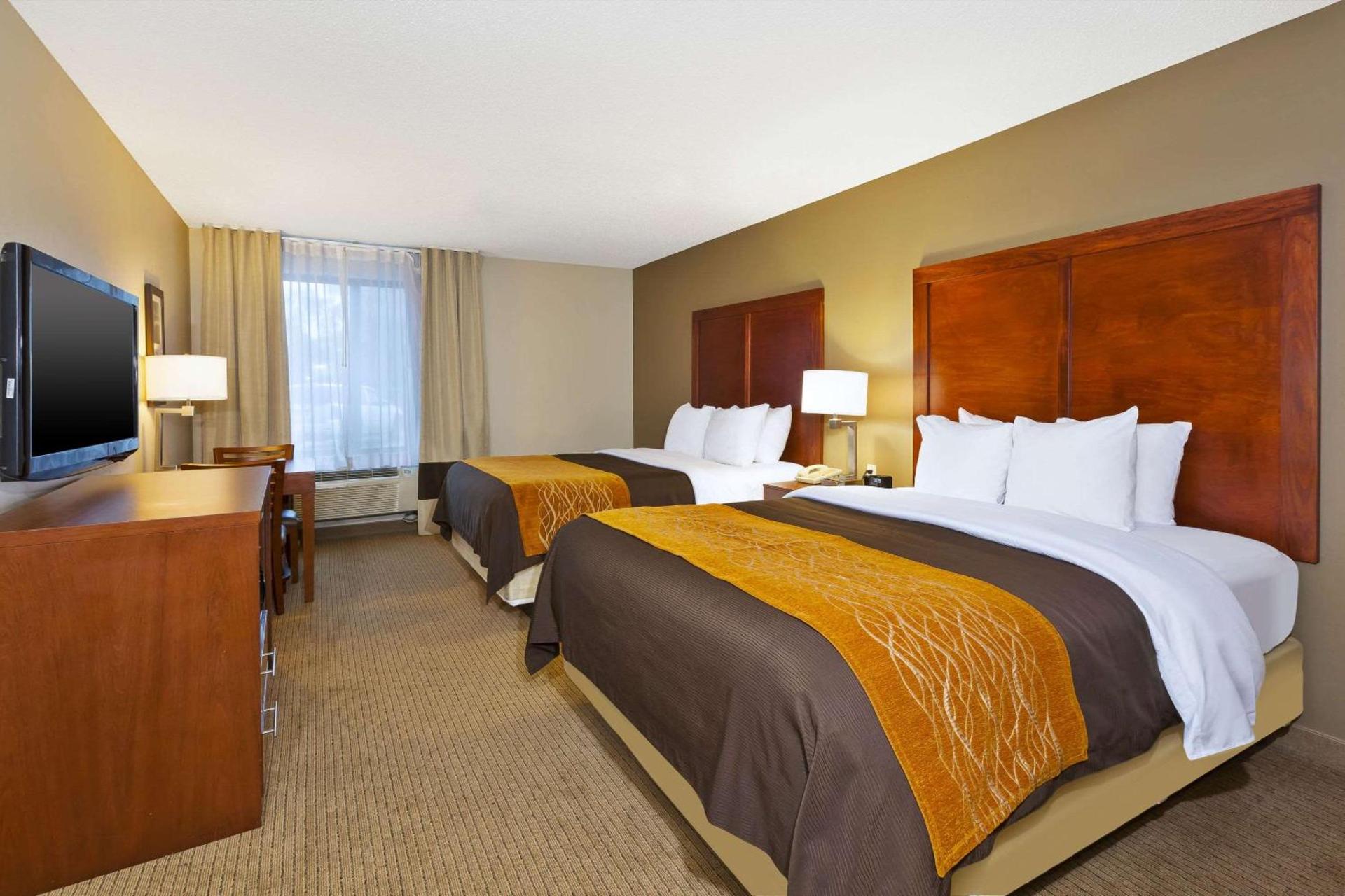 Comfort Inn & Suites Taylor - Detroit photo 14