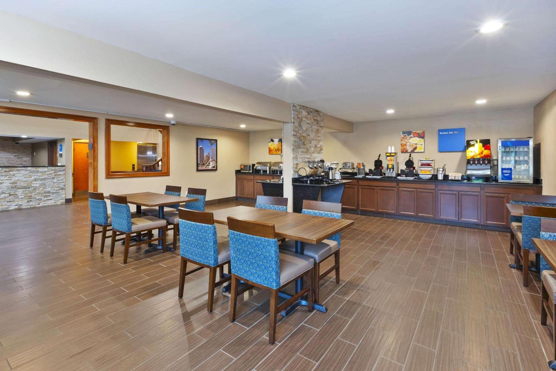 Comfort Inn & Suites Taylor - Detroit photo 29