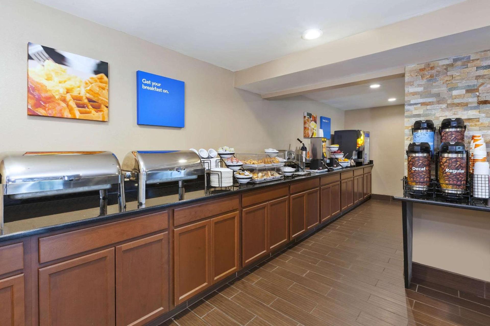 Comfort Inn & Suites Taylor - Detroit photo 28