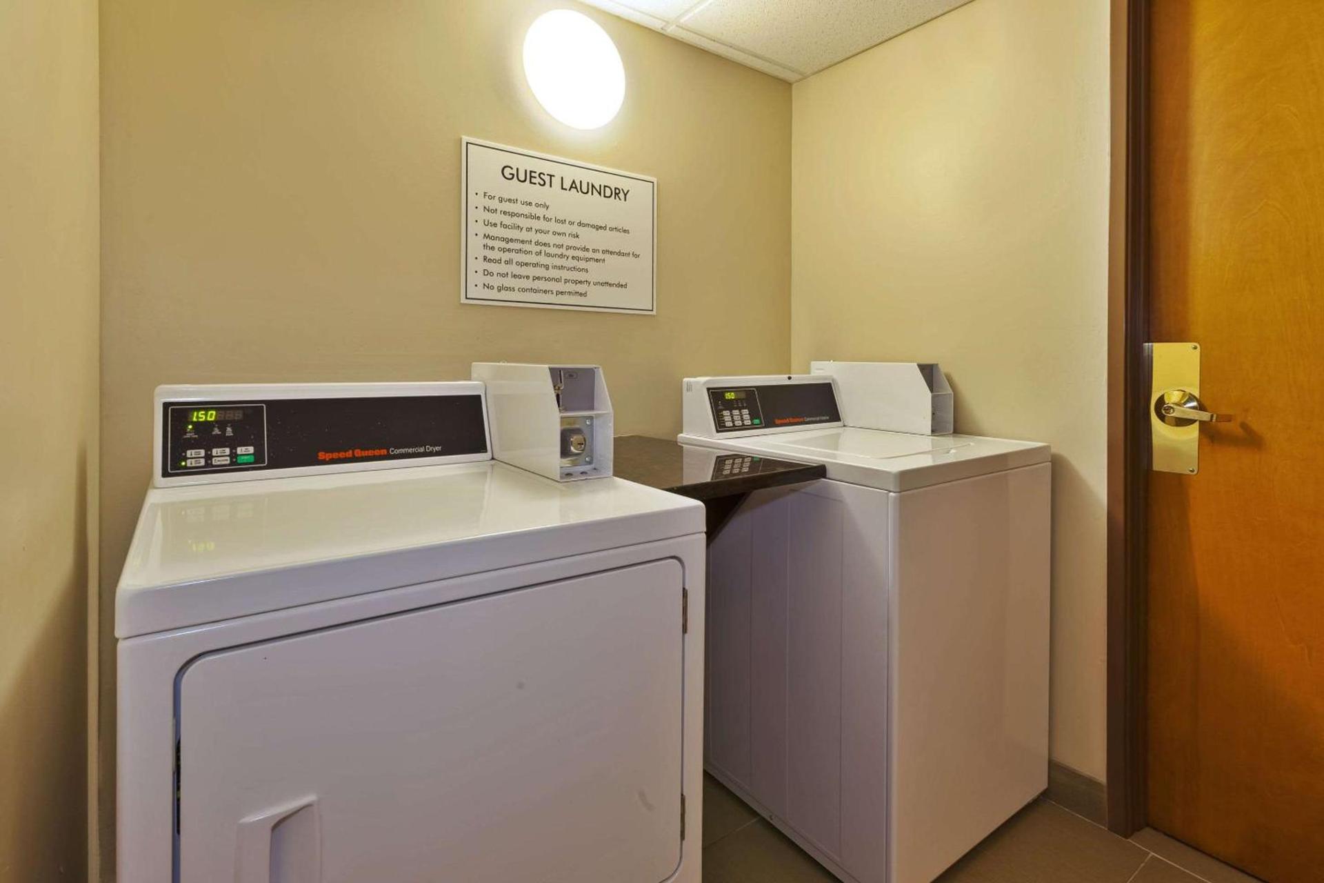 Comfort Inn & Suites Taylor - Detroit photo 30