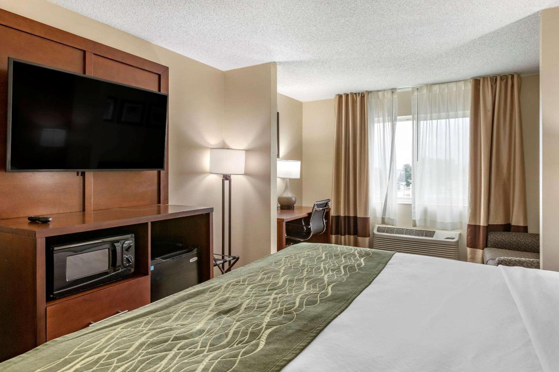 Comfort Inn & Suites Dimondale - Lansing photo 17