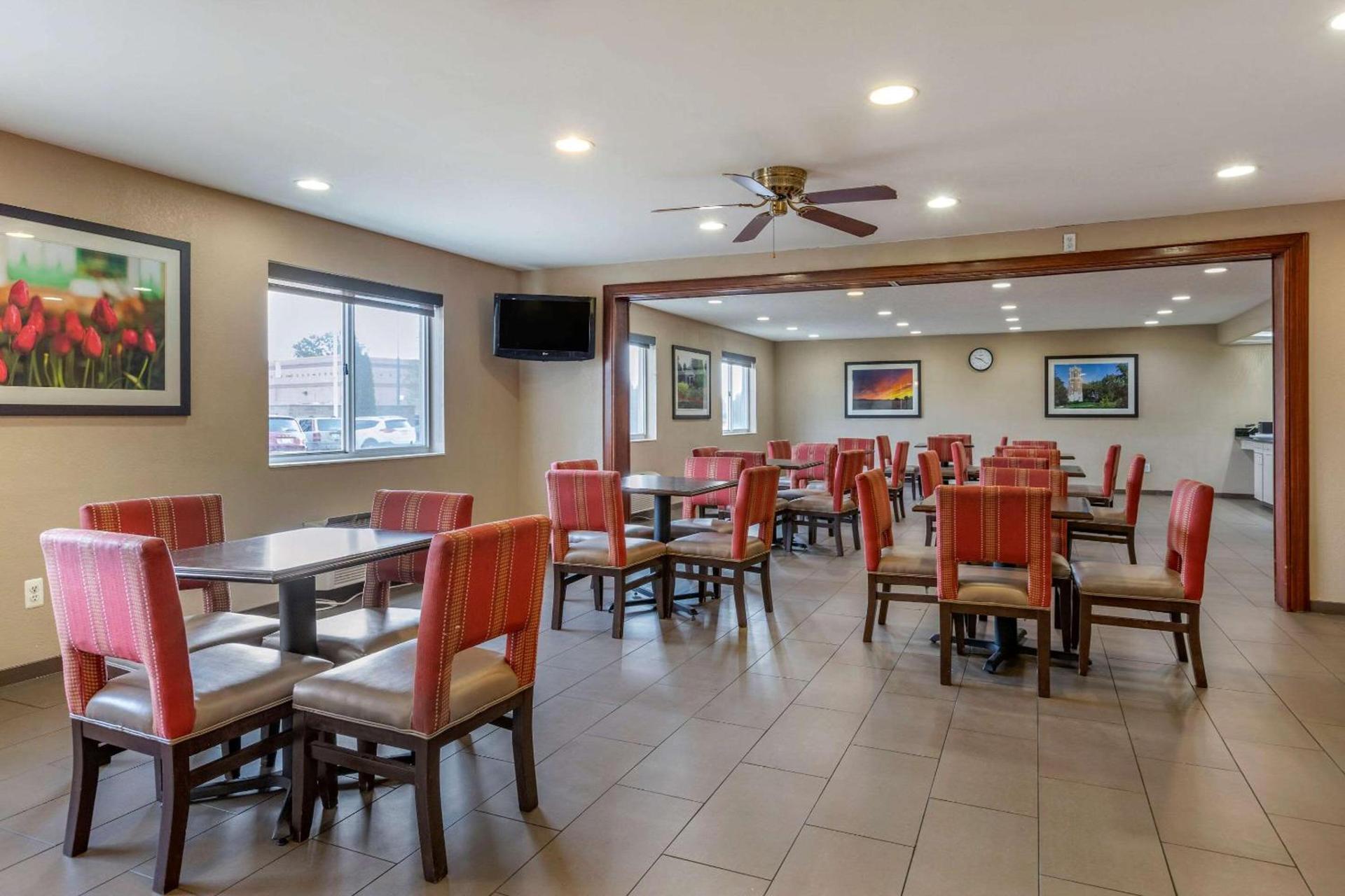 Comfort Inn & Suites Dimondale - Lansing photo 26