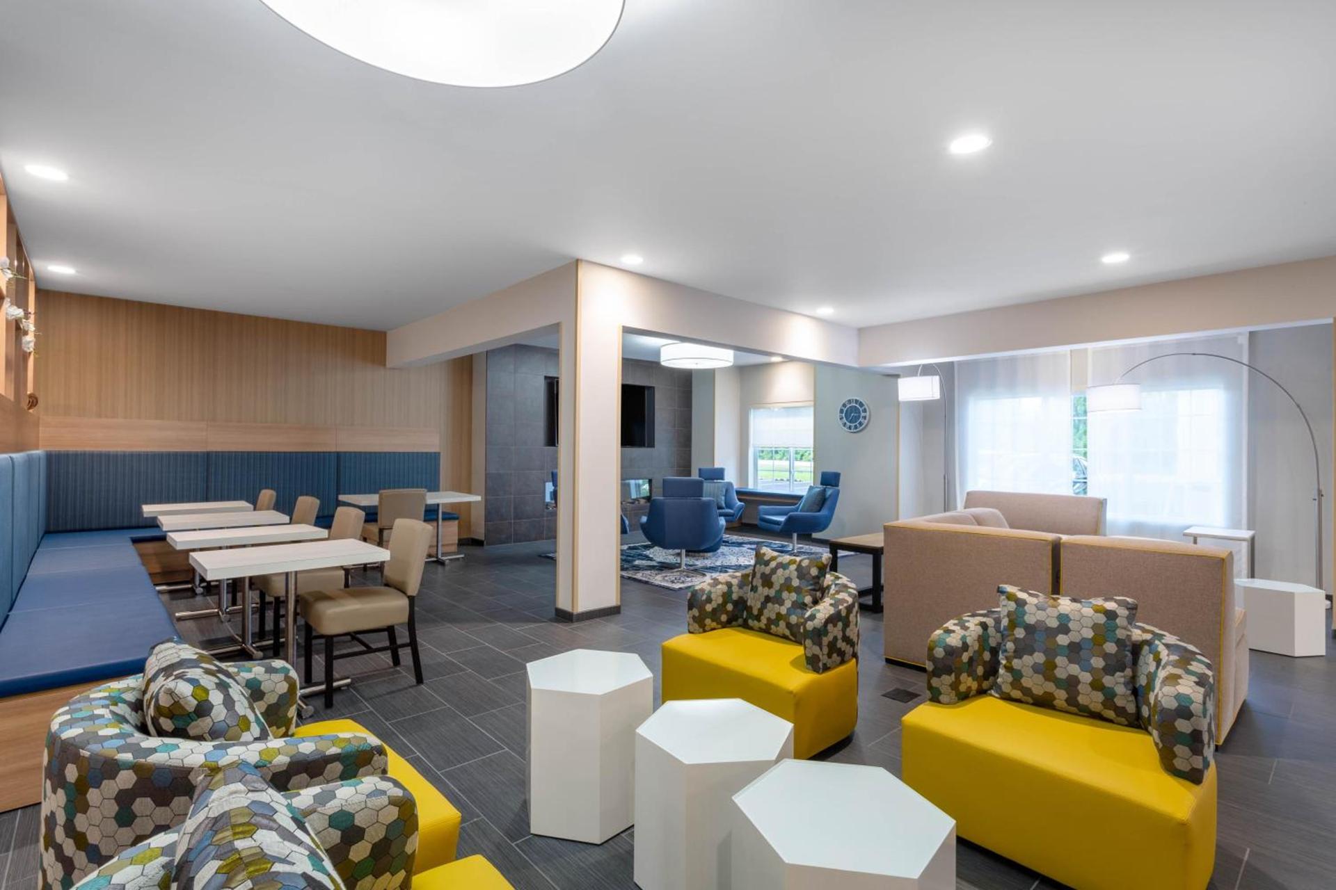 Microtel Inn & Suites by Wyndham Amsterdam NY photo 67