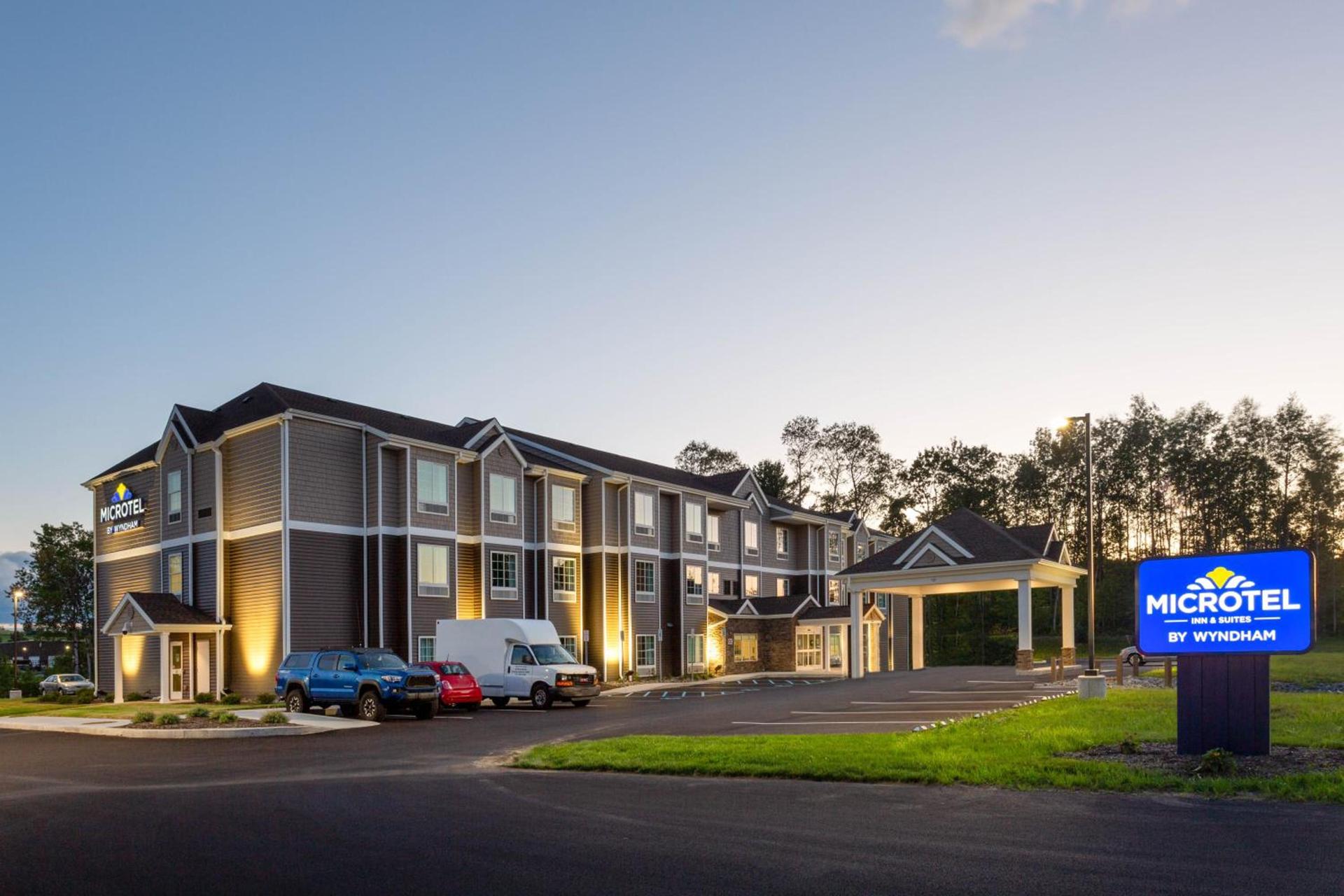 Microtel Inn & Suites by Wyndham Amsterdam NY photo 61