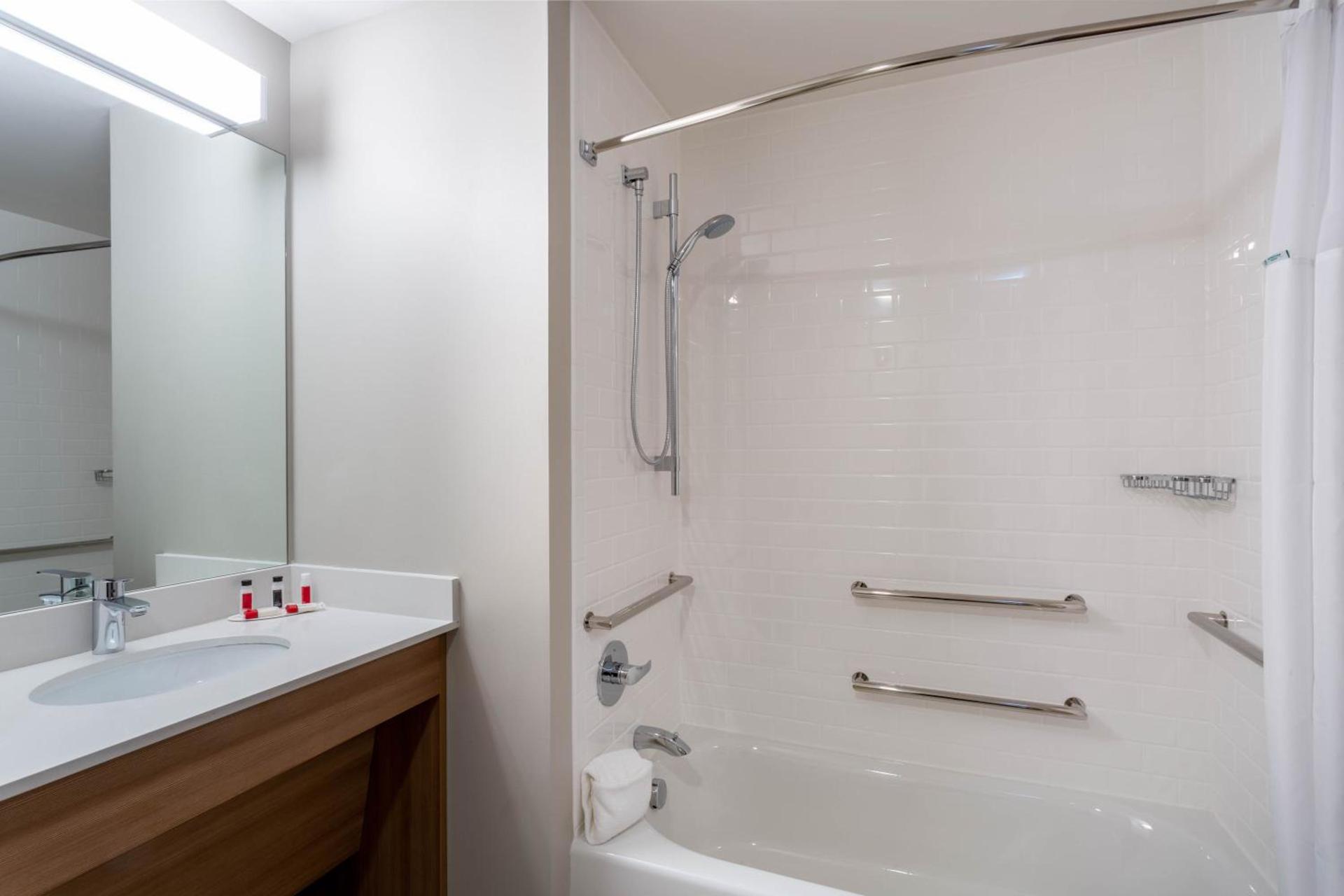 Microtel Inn & Suites by Wyndham Amsterdam NY photo 49