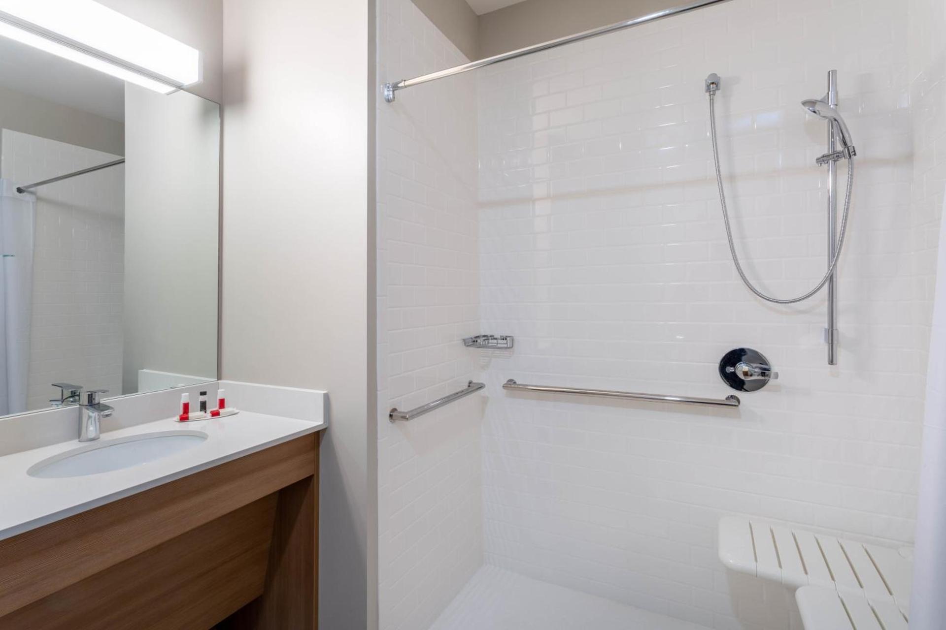 Microtel Inn & Suites by Wyndham Amsterdam NY photo 48