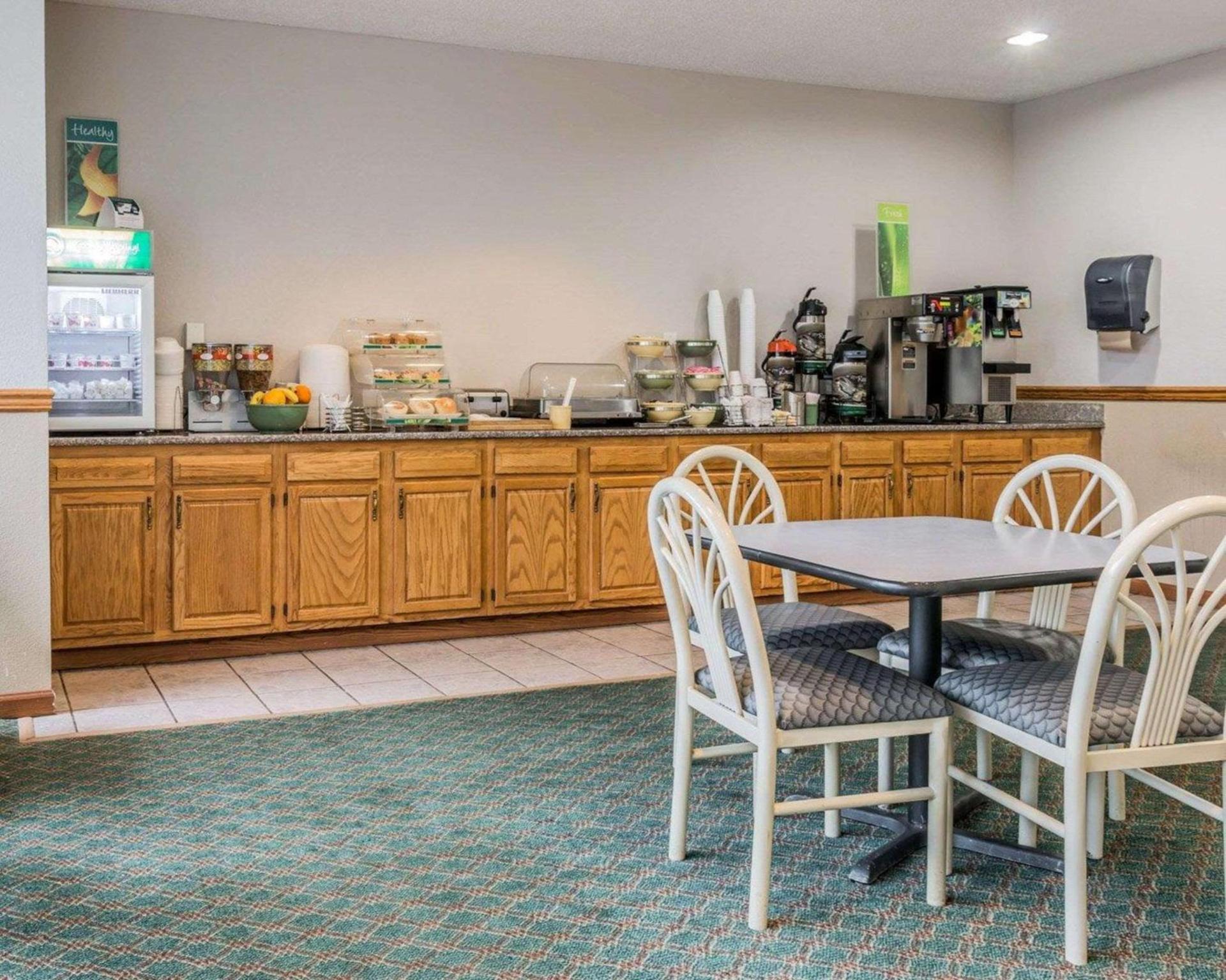 Quality Inn Kalamazoo near Wings Stadium photo 25