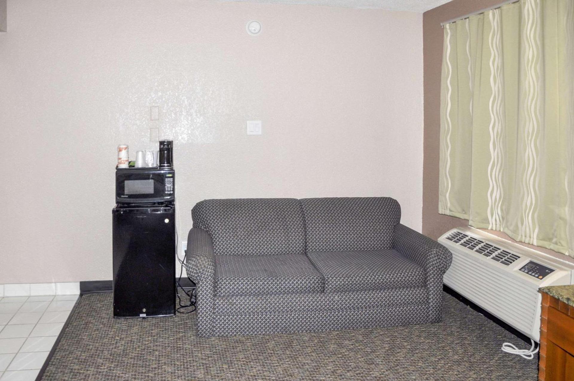 Rodeway Inn photo 4