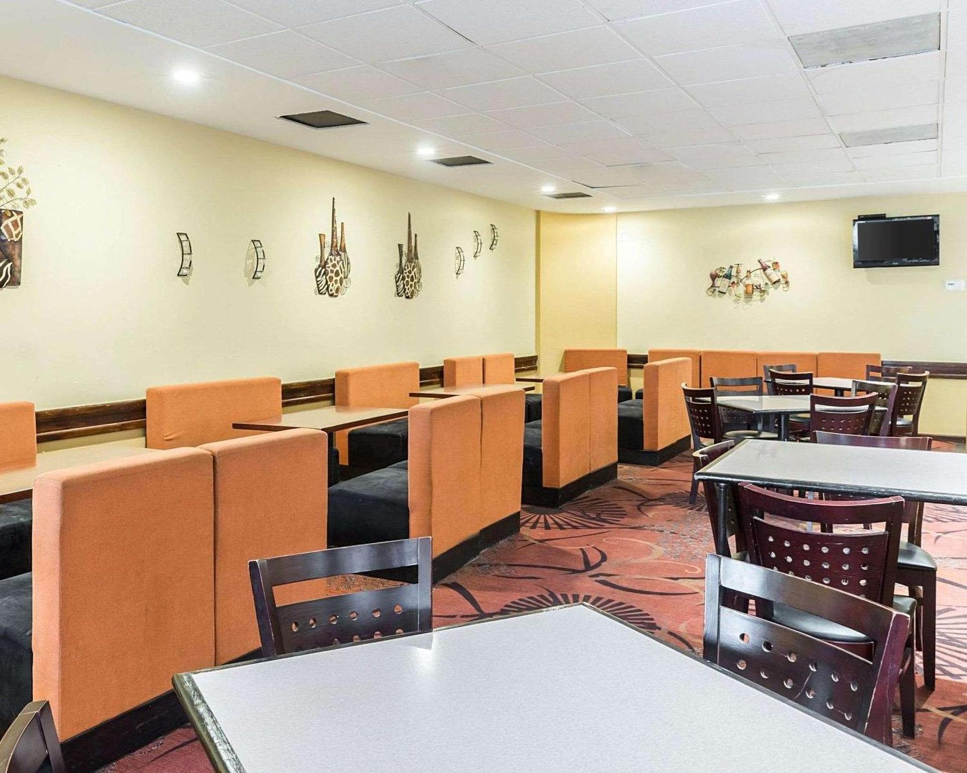 Clarion Hotel Somerset - New Brunswick photo 32
