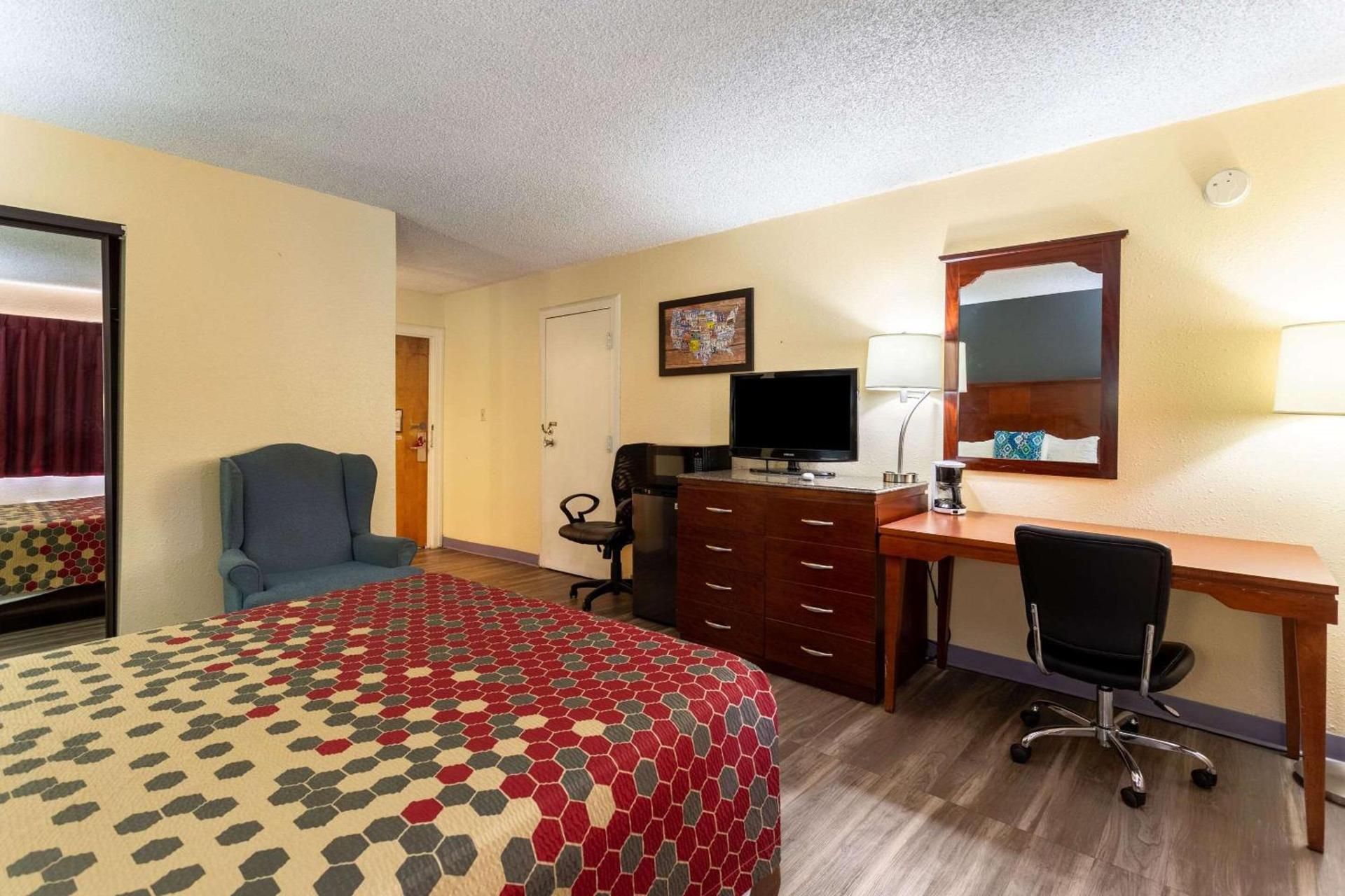 Econo Lodge Gallup West photo 6