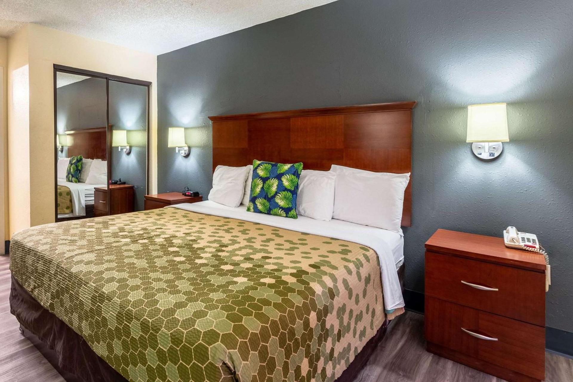 Econo Lodge Gallup West photo 10