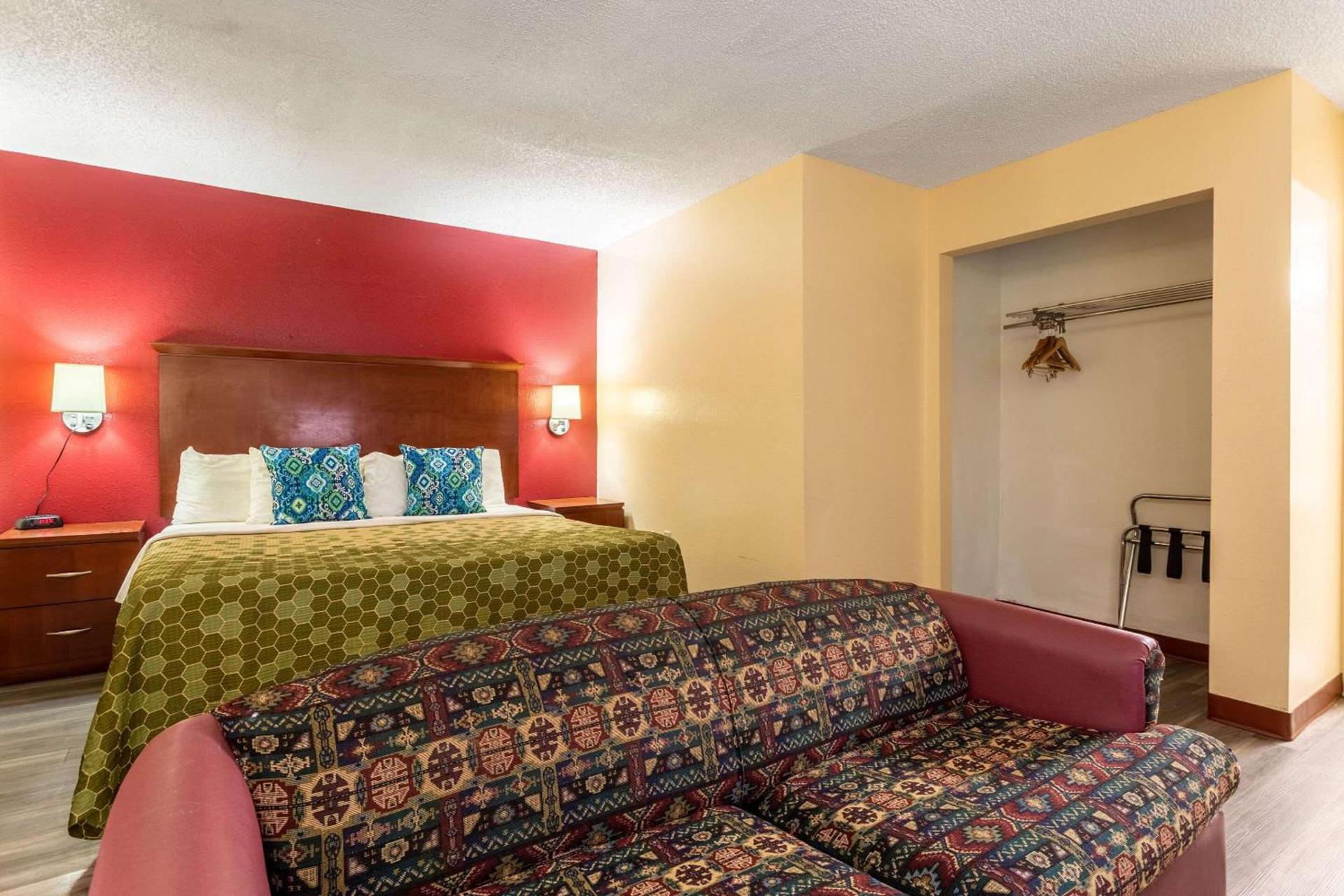 Econo Lodge Gallup West photo 16