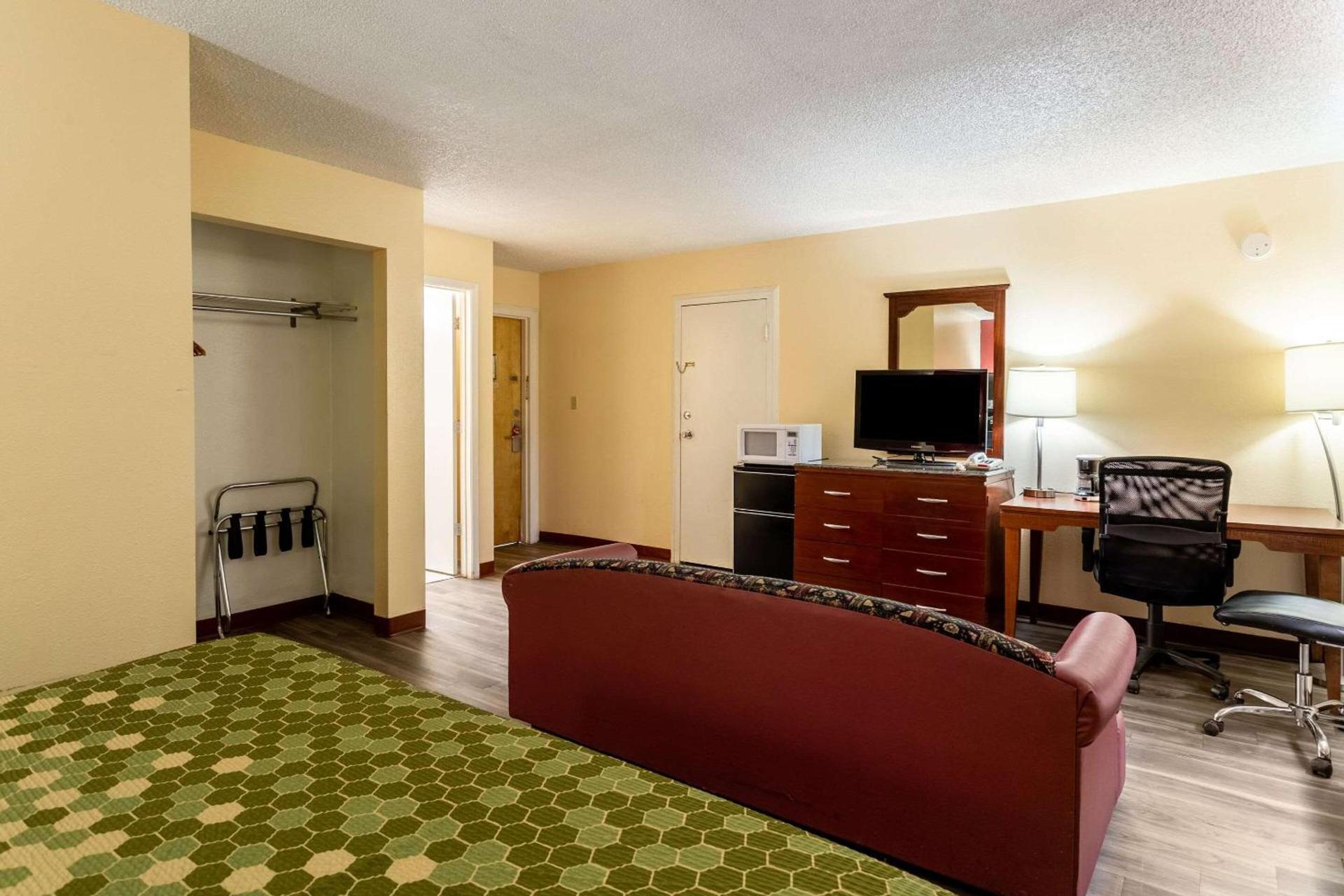 Econo Lodge Gallup West photo 17