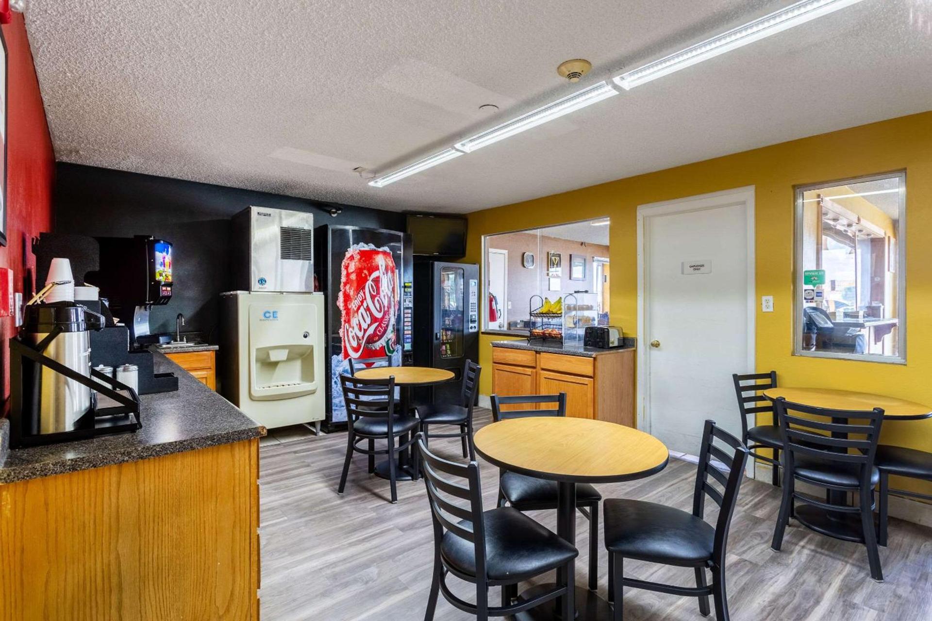 Econo Lodge Gallup West photo 20