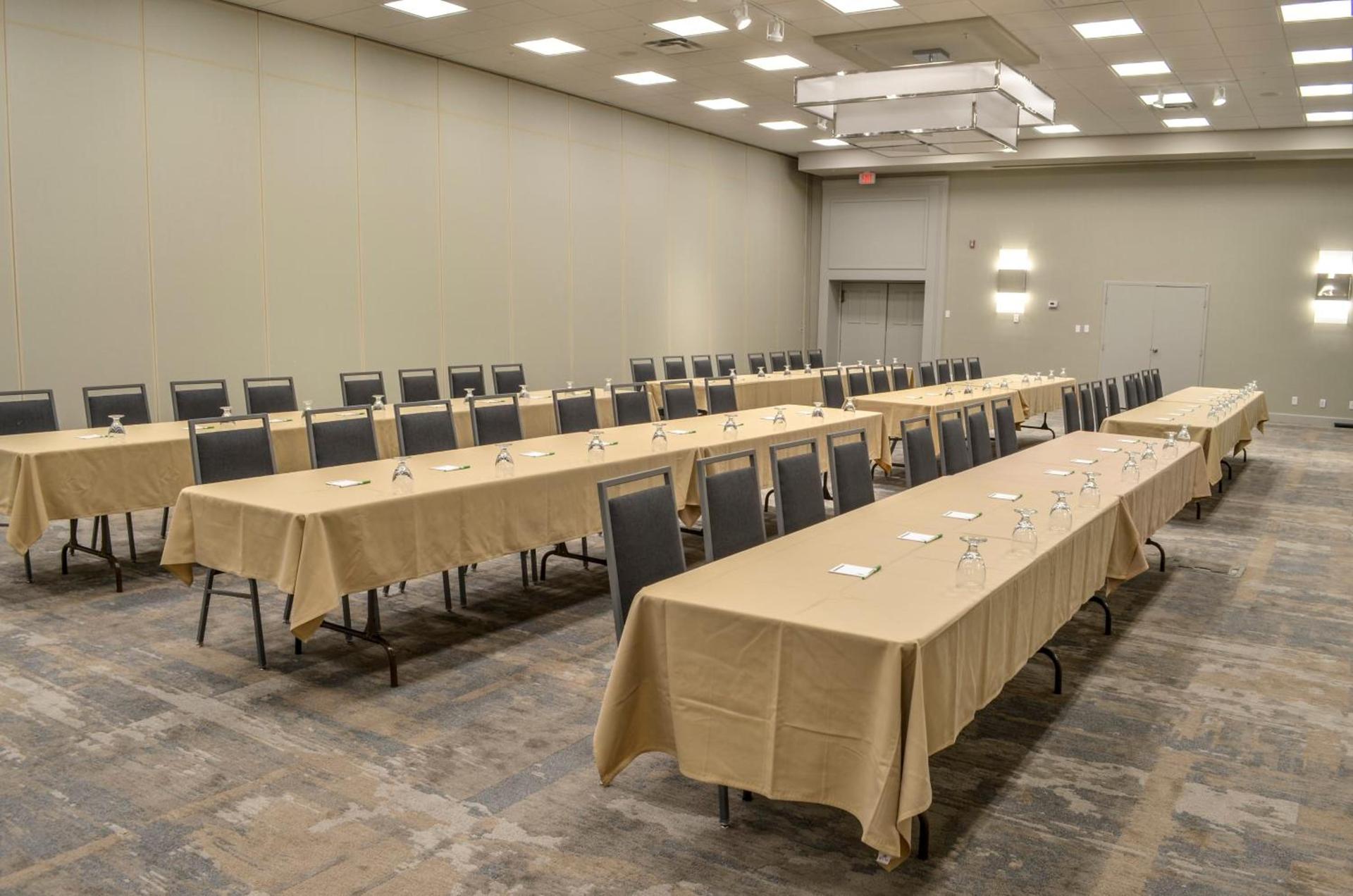 Holiday Inn Fargo by IHG photo 34