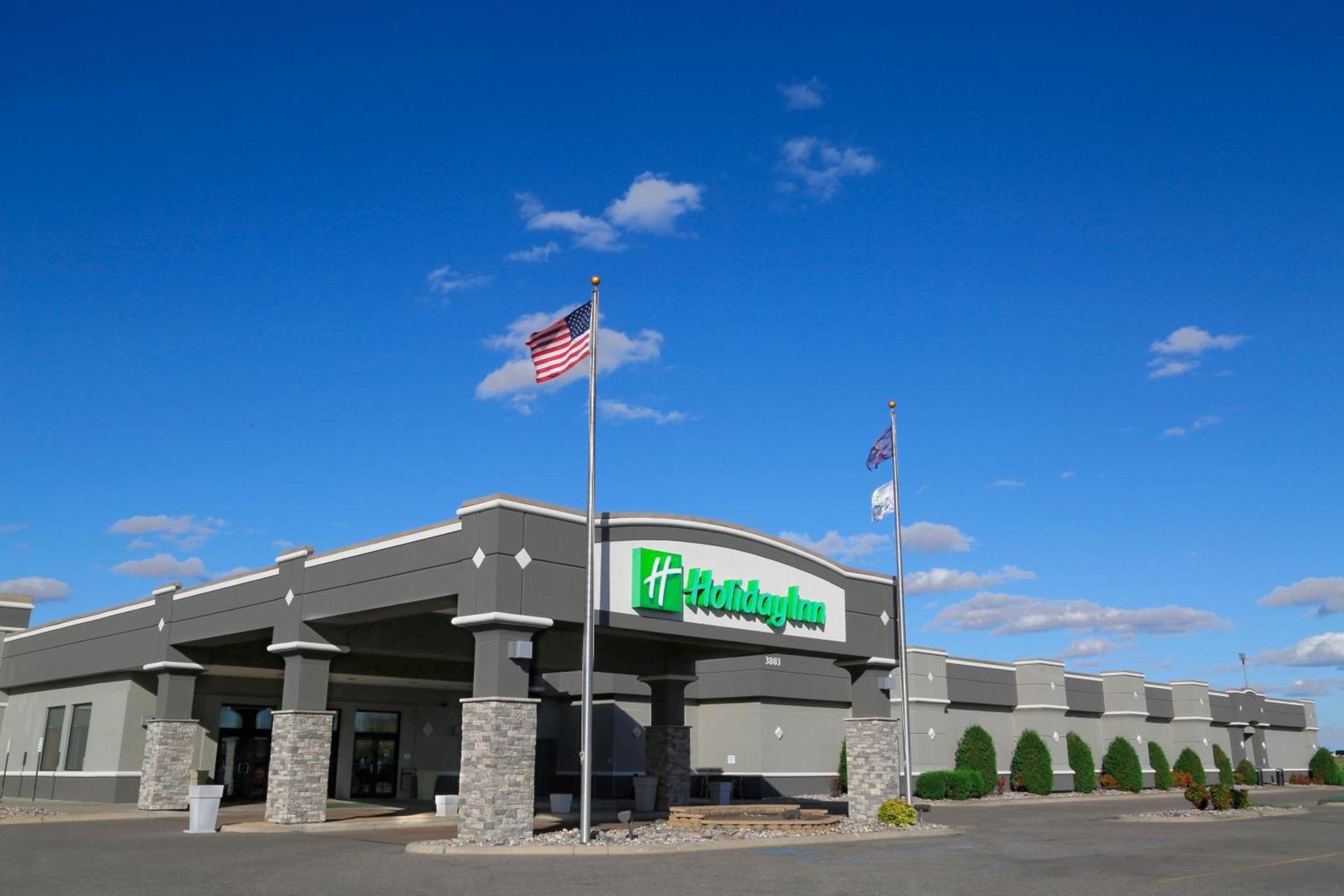 Holiday Inn Fargo by IHG photo 1