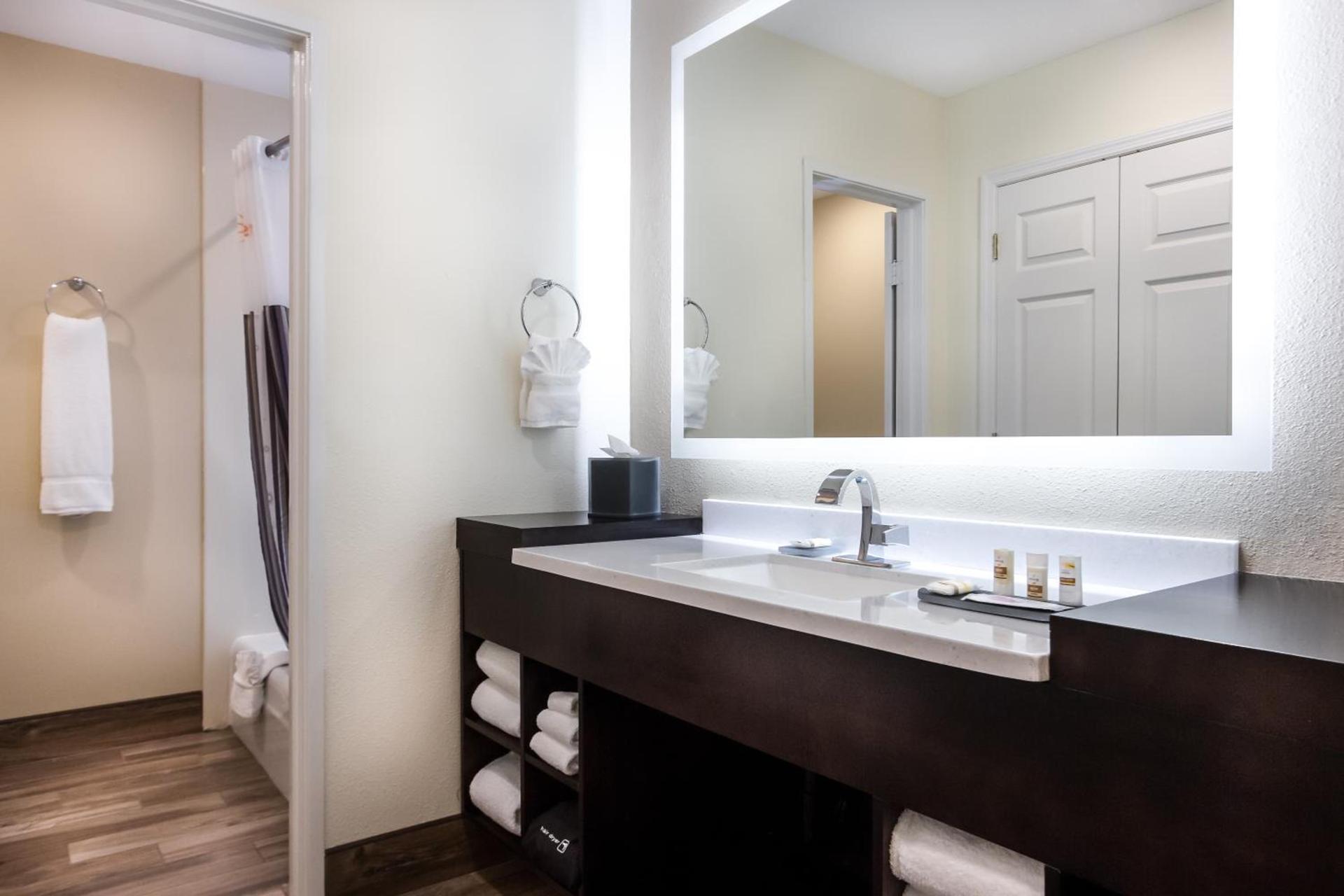 La Quinta by Wyndham Clearwater Central photo 7