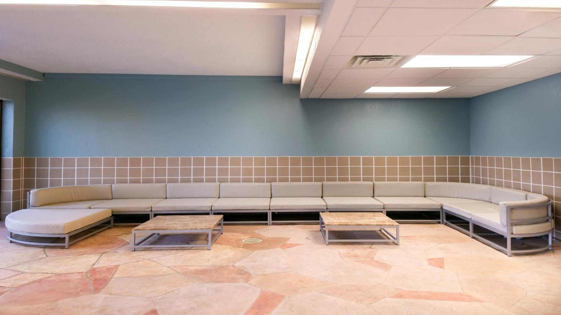 Holiday Inn Hotel & Suites Warren by IHG photo 33