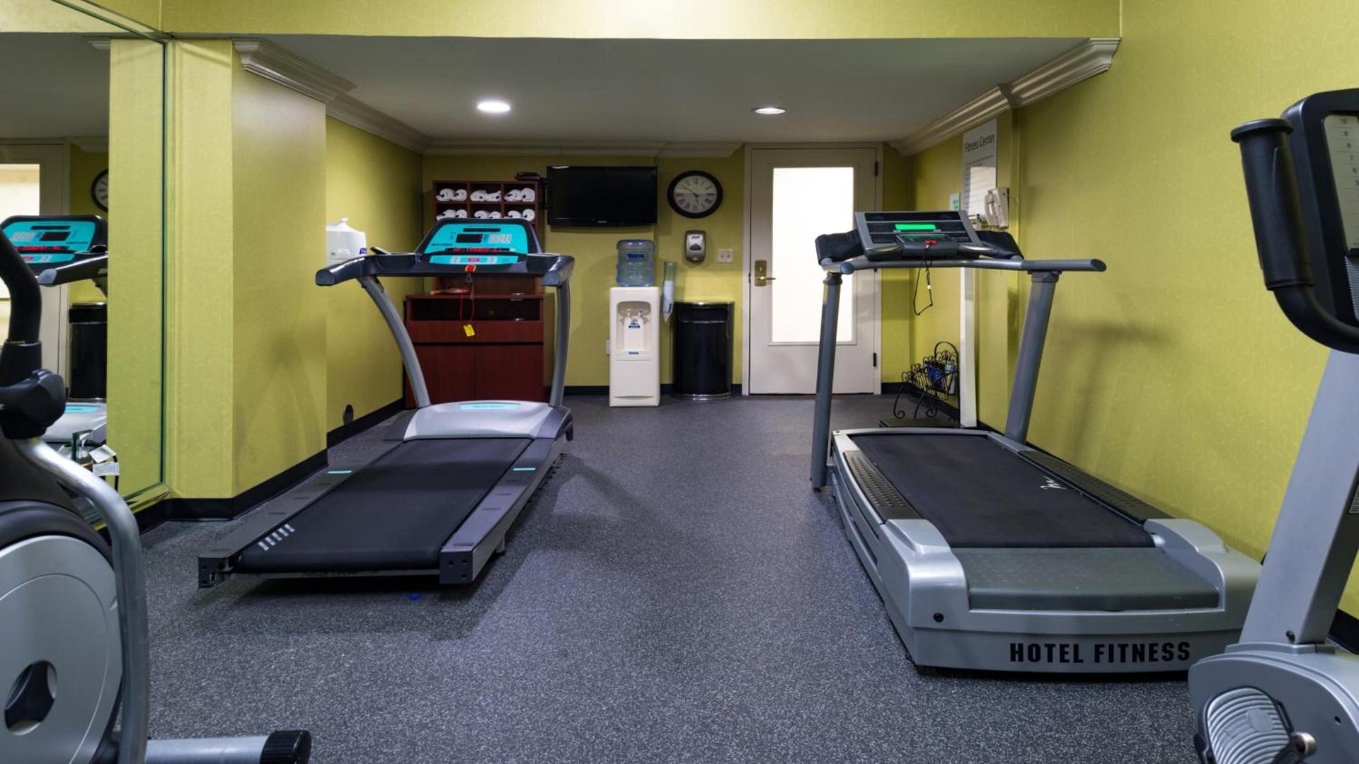 Holiday Inn Hotel & Suites Warren by IHG photo 21