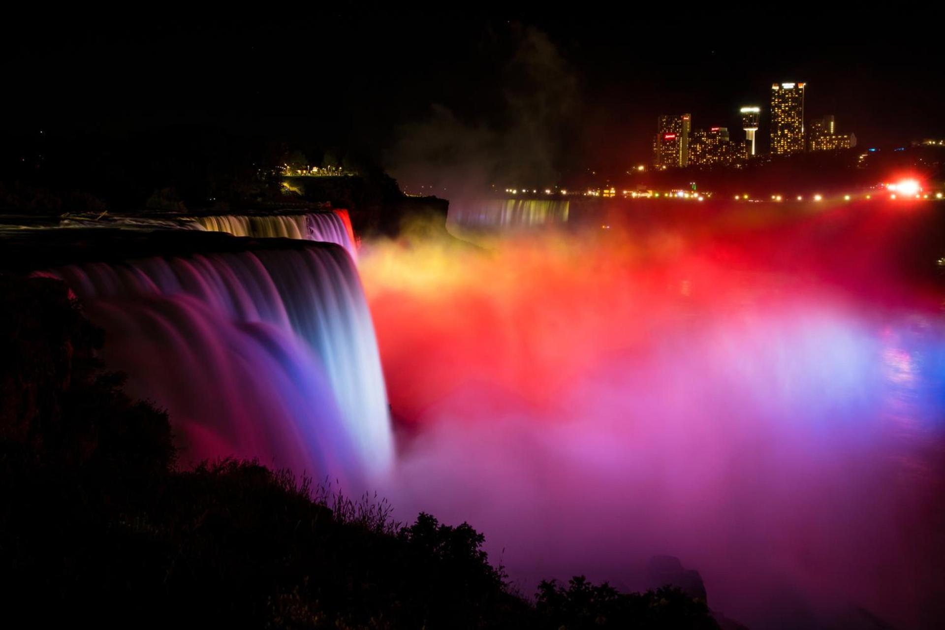 Holiday Inn Niagara Falls State Park Entry by IHG photo 23
