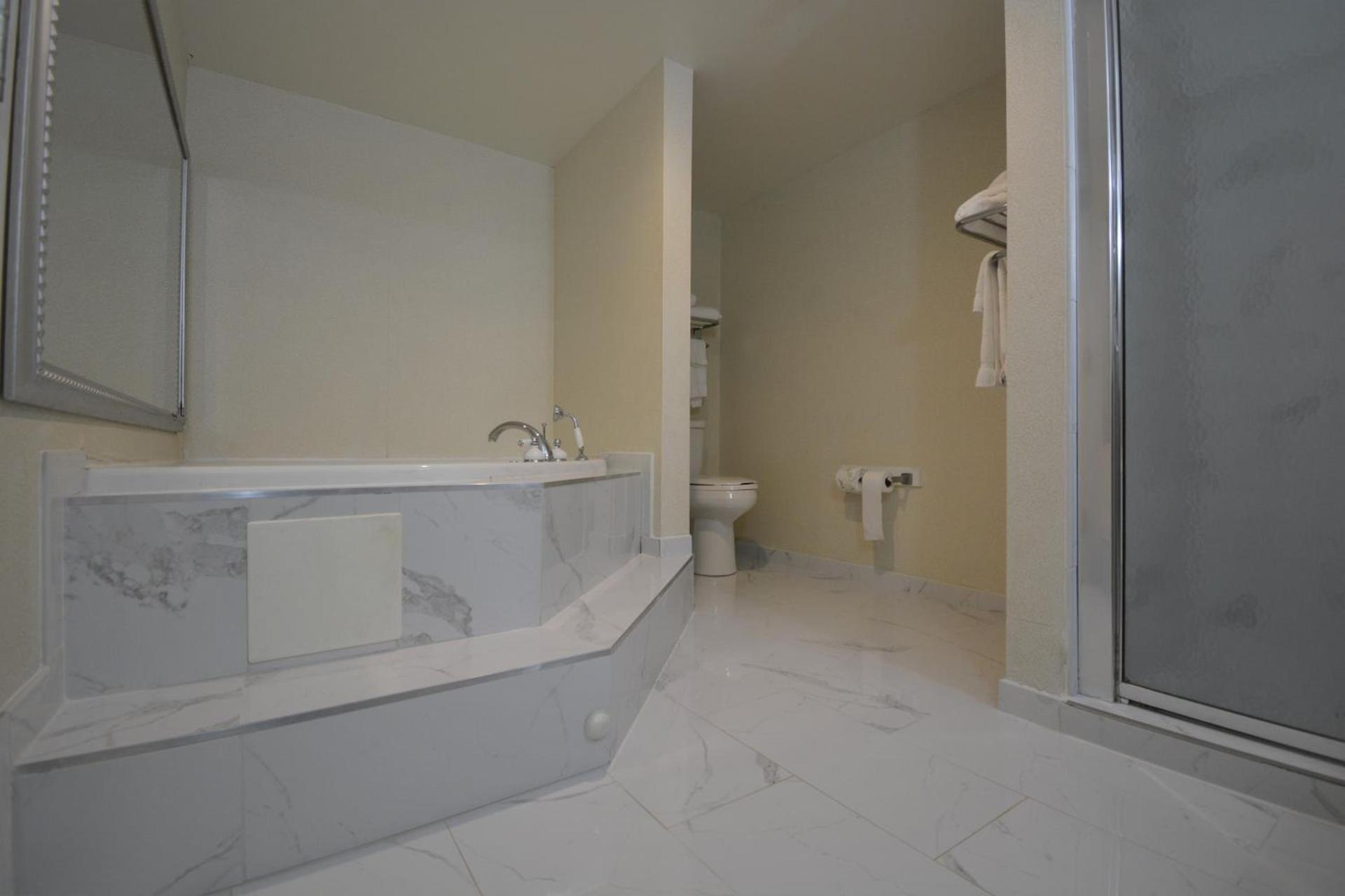 Holiday Inn Hazlet by IHG photo 44