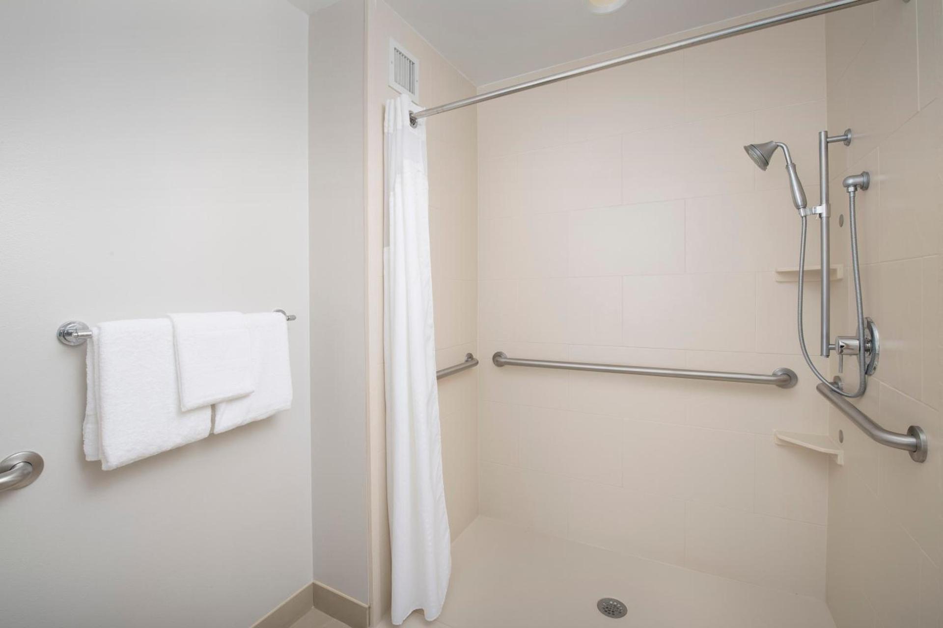 Holiday Inn Express Jacksonville Beach by IHG photo 9