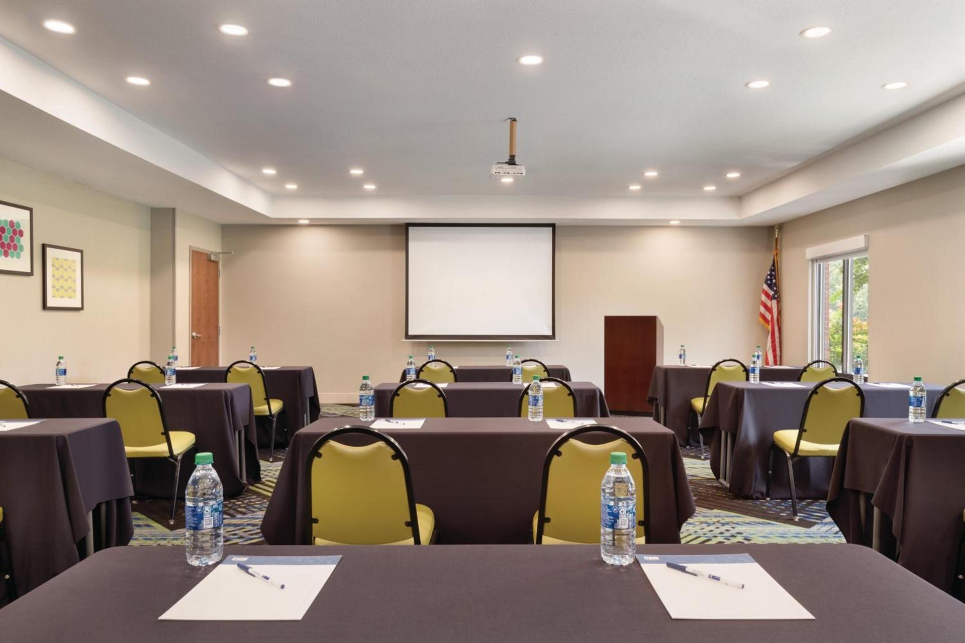 Holiday Inn Express Hotel & Suites Lavonia by IHG photo 43