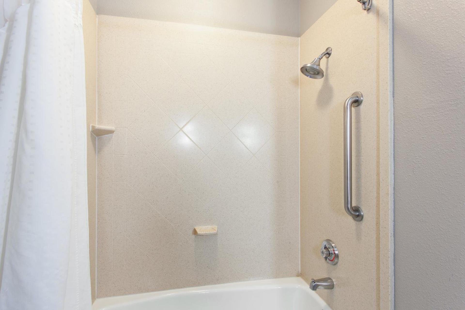 Holiday Inn Express & Suites Wharton by IHG photo 18