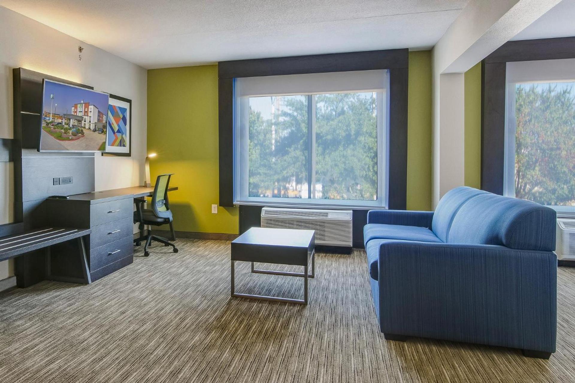 Holiday Inn Express & Suites Longview North by IHG photo 42