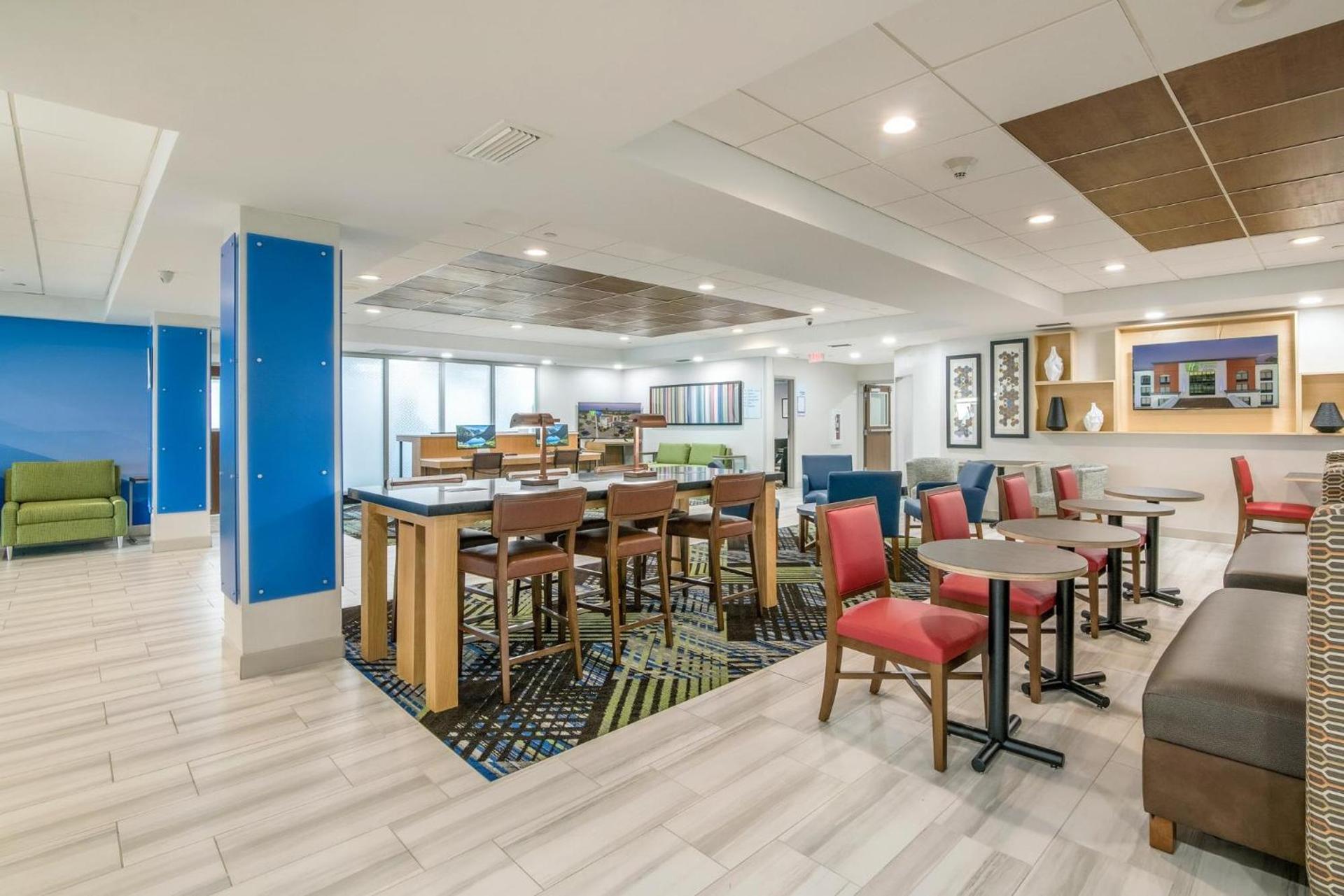 Holiday Inn Express & Suites Longview North by IHG photo 14