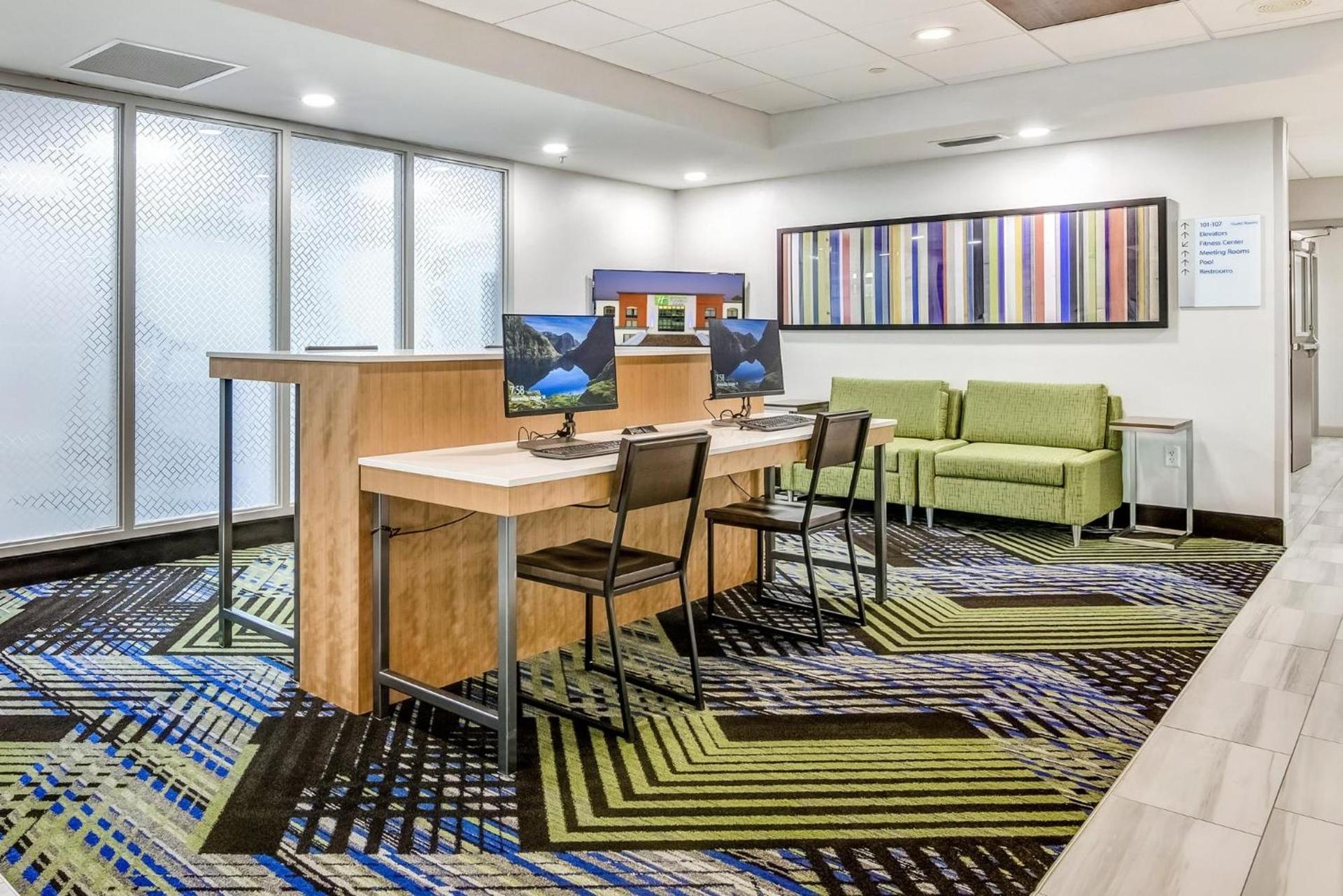 Holiday Inn Express & Suites Longview North by IHG photo 11