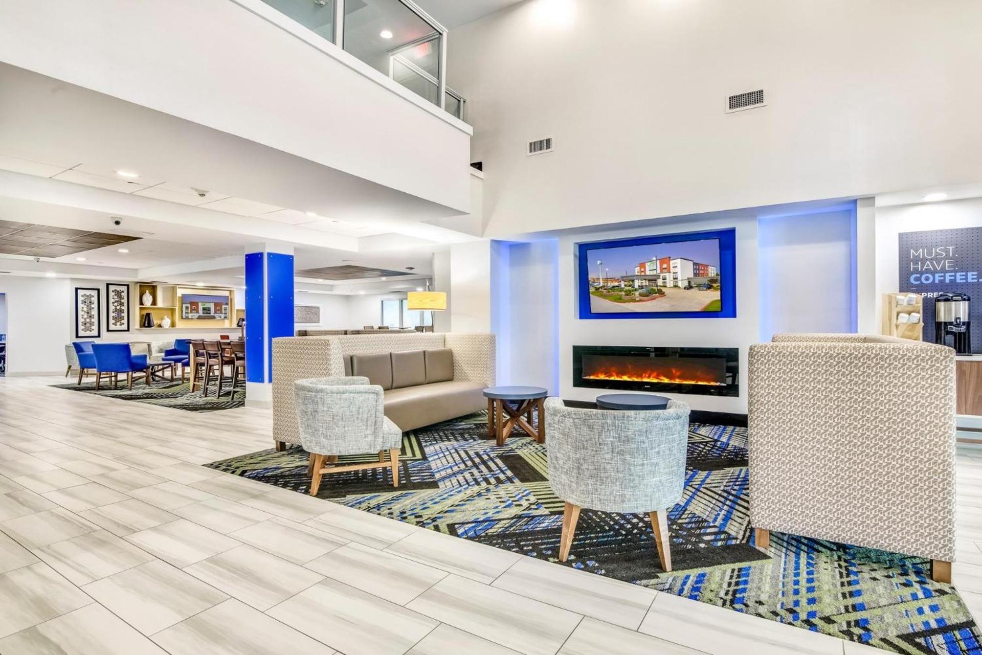 Holiday Inn Express & Suites Longview North by IHG photo 7