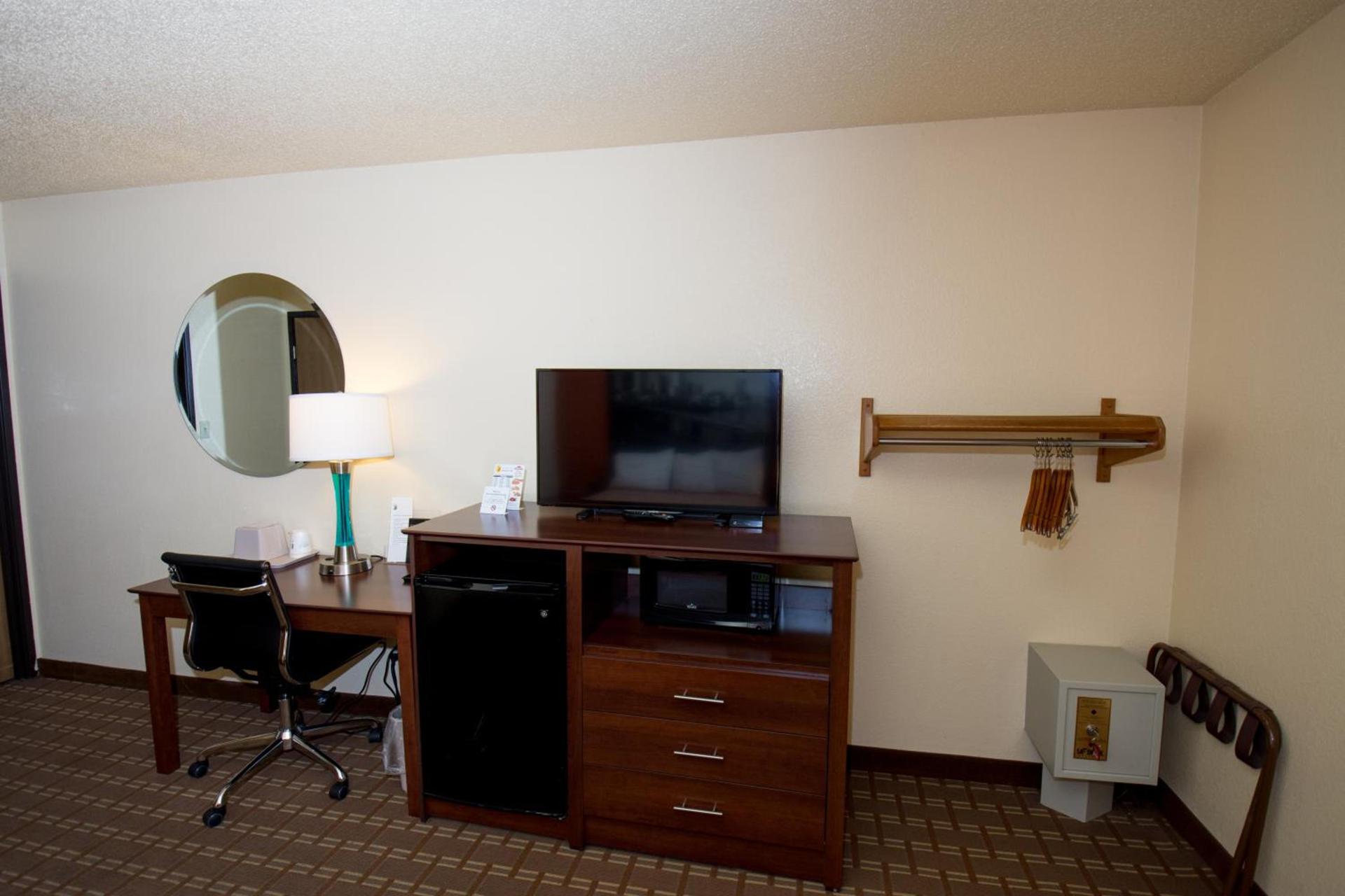 Super 8 by Wyndham Altoona photo 37