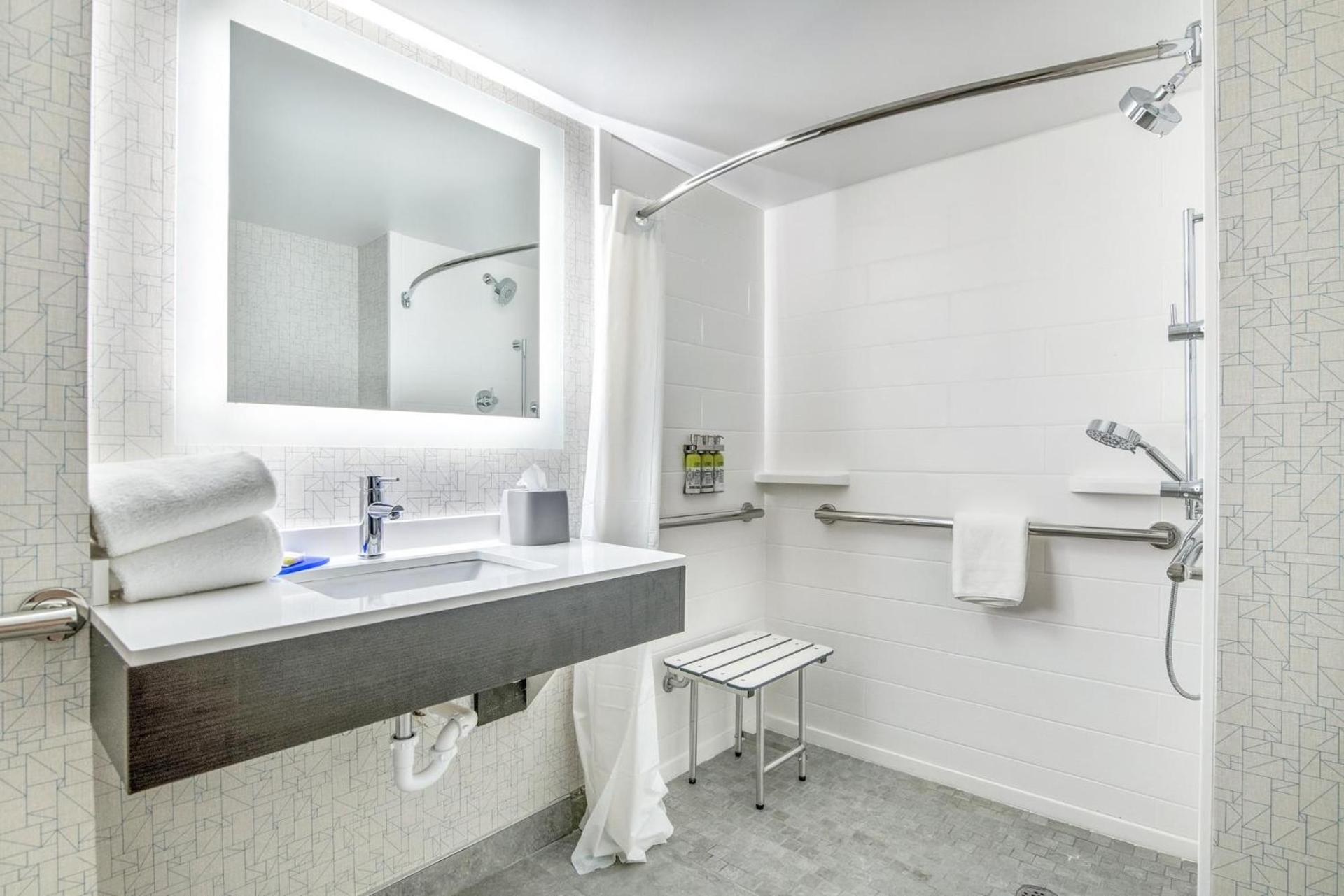 Holiday Inn Express & Suites Longview North by IHG photo 30