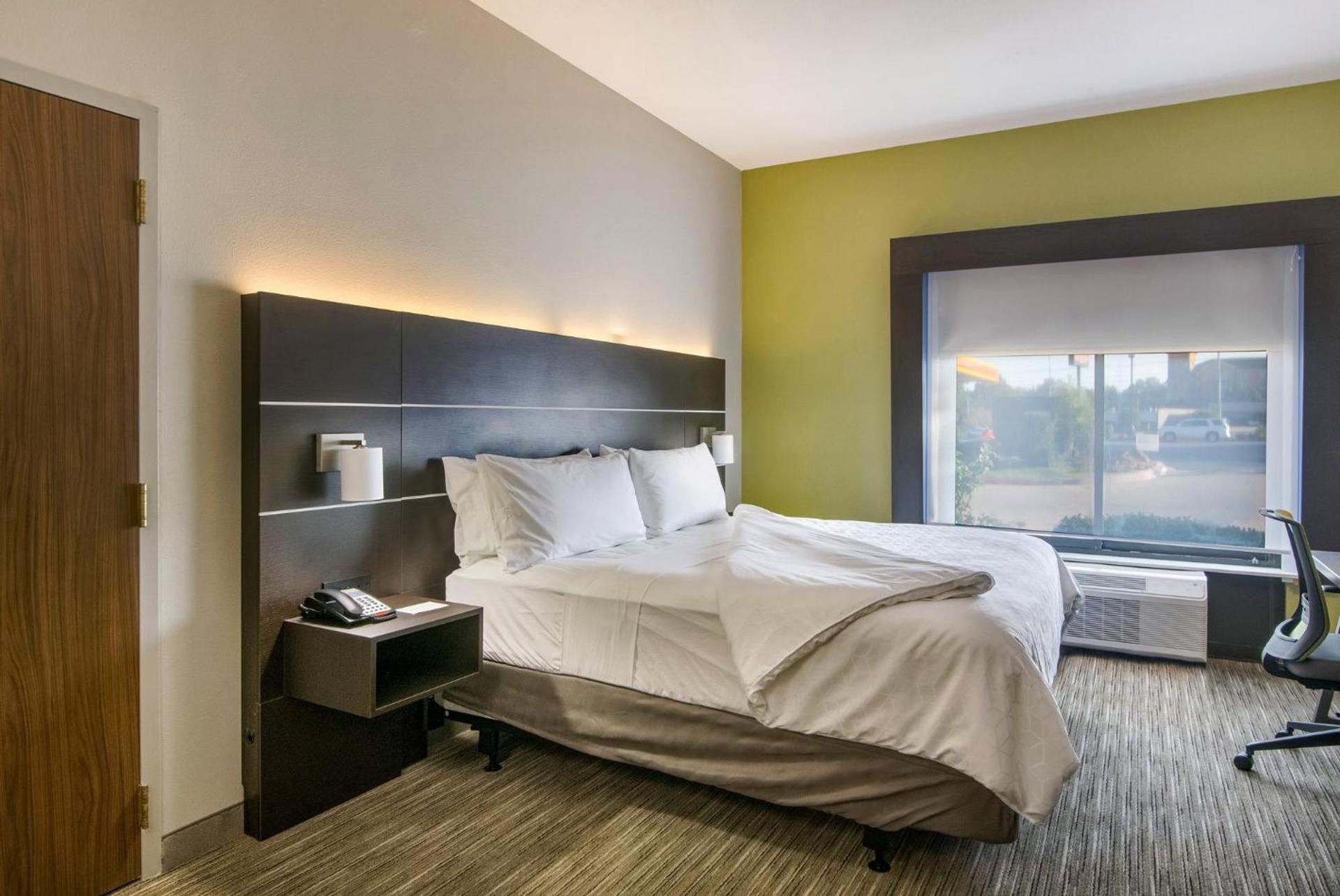 Holiday Inn Express & Suites Longview North by IHG photo 32