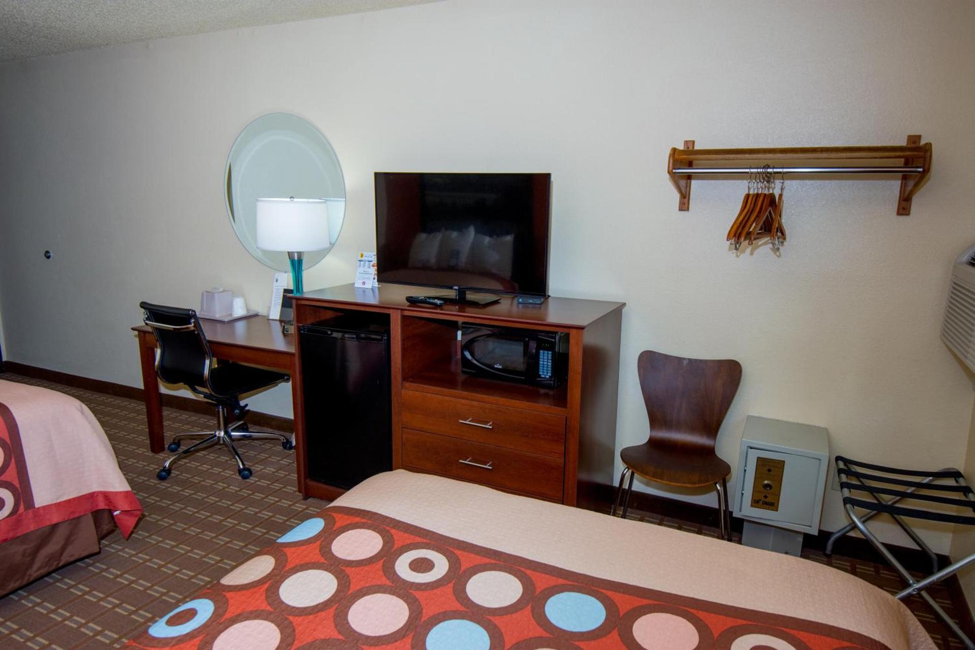 Super 8 by Wyndham Altoona photo 38