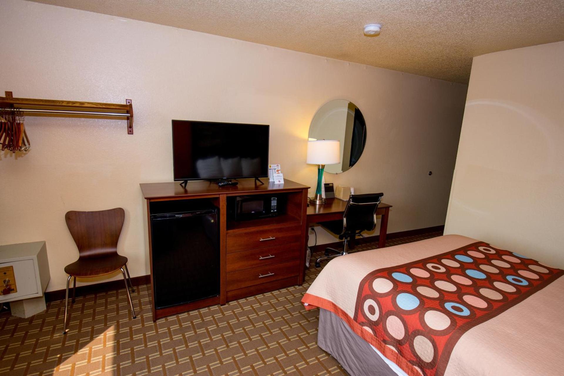 Super 8 by Wyndham Altoona photo 31