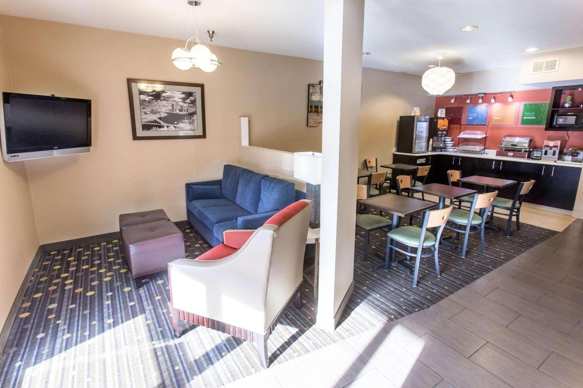 Comfort Inn Pittsburgh Crafton photo 3