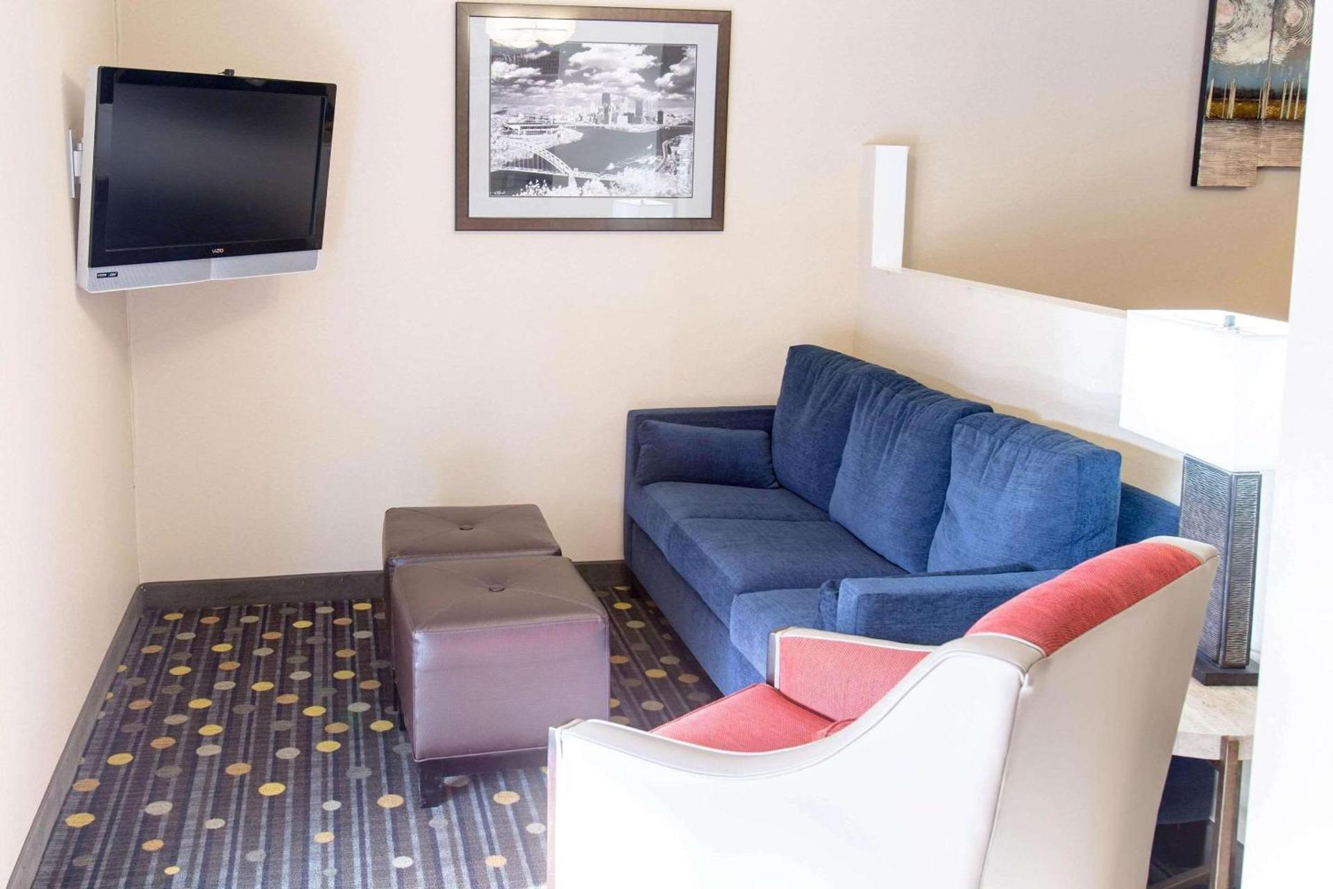 Comfort Inn Pittsburgh Crafton photo 2