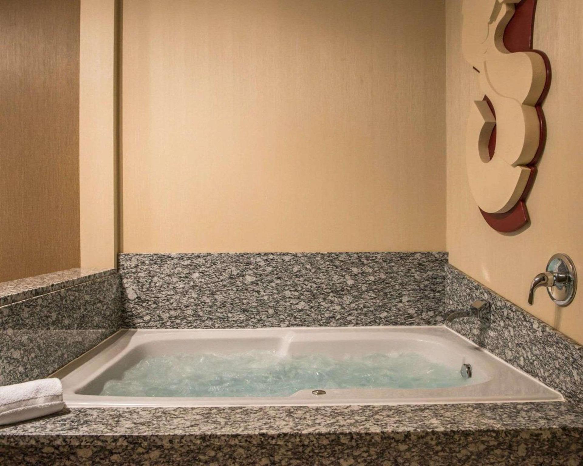 Comfort Suites Monroeville - Pittsburgh East photo 32