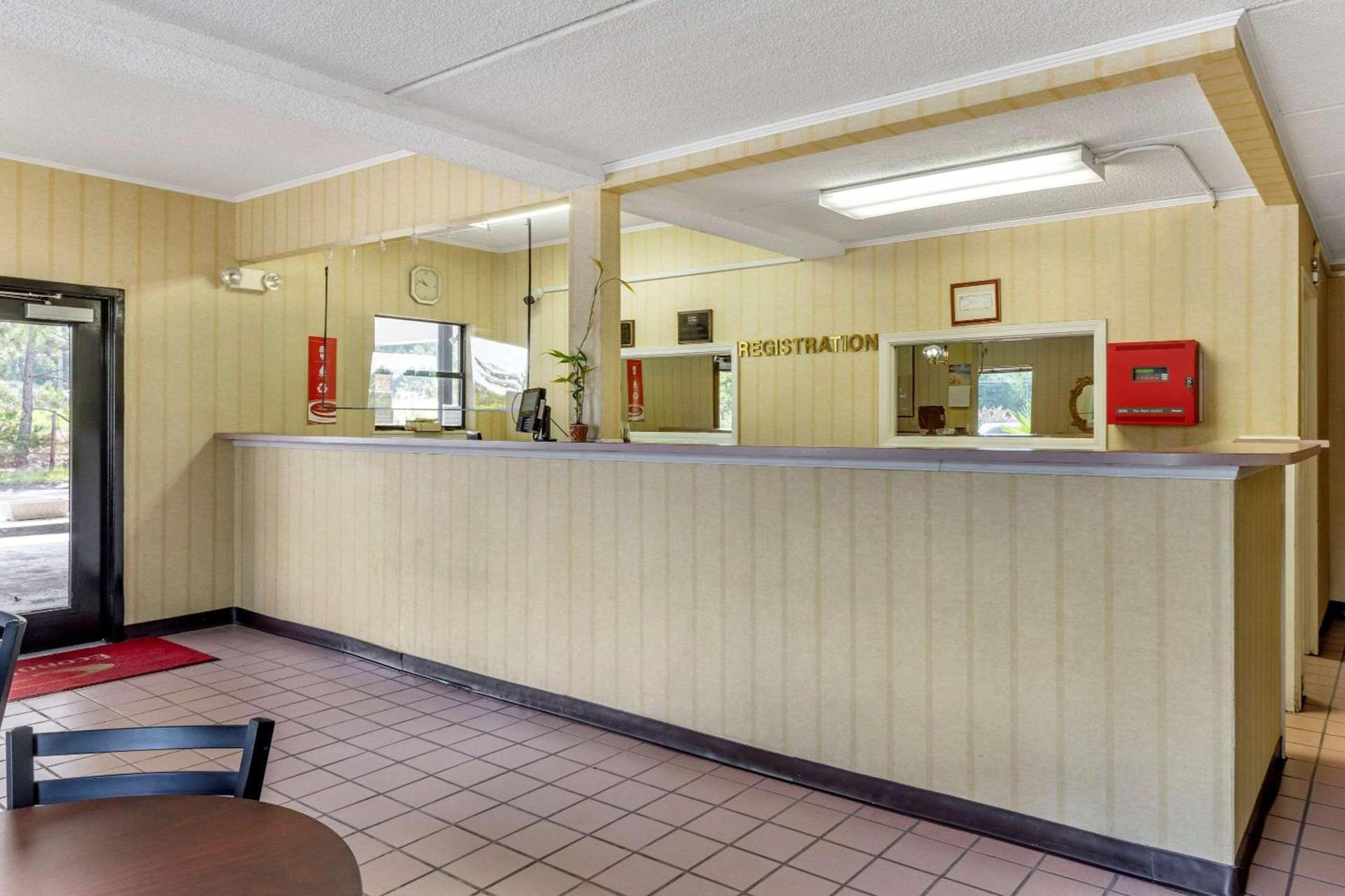 Econo Lodge Inn & Suites Lugoff photo 9
