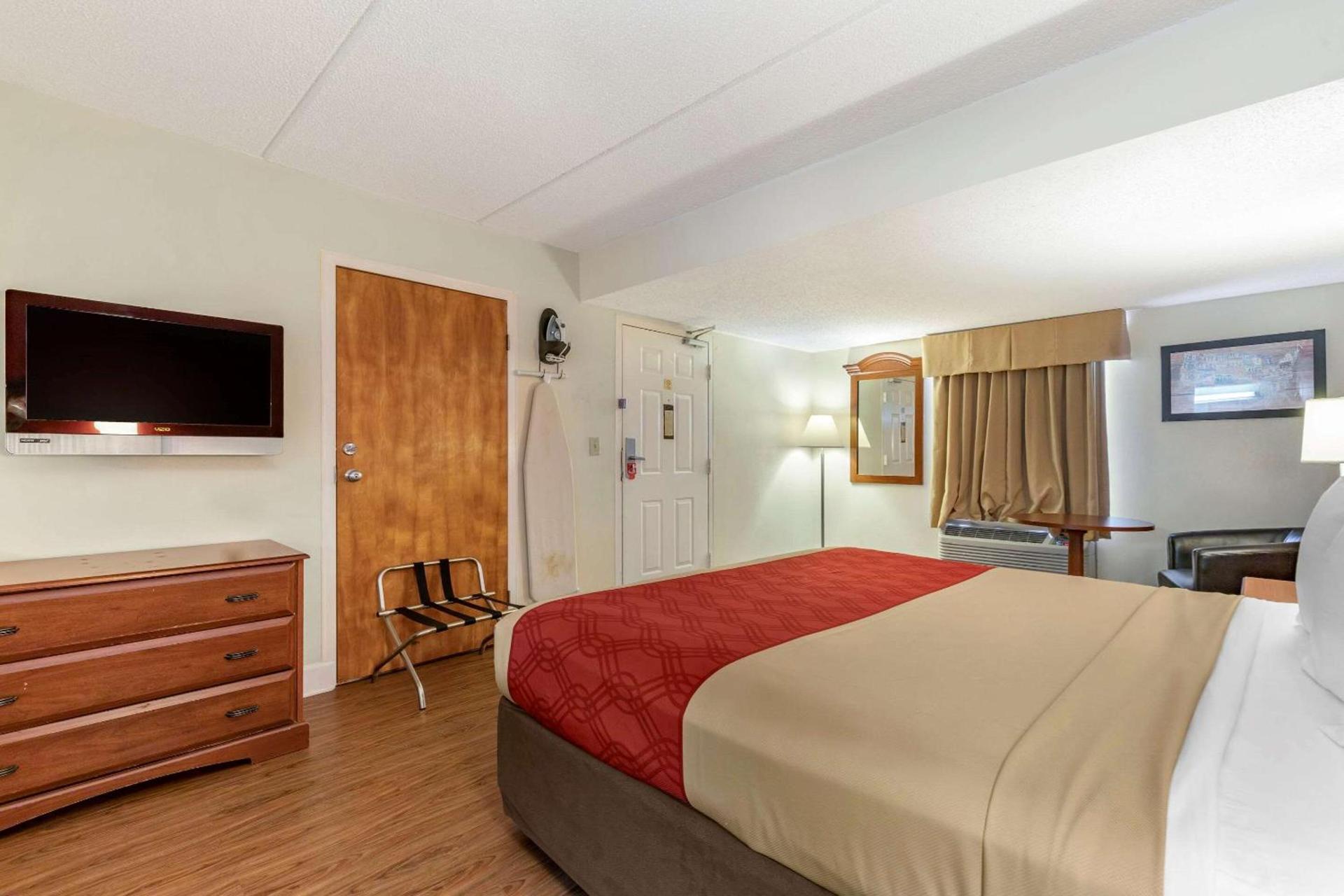 Econo Lodge Inn & Suites Lugoff photo 25