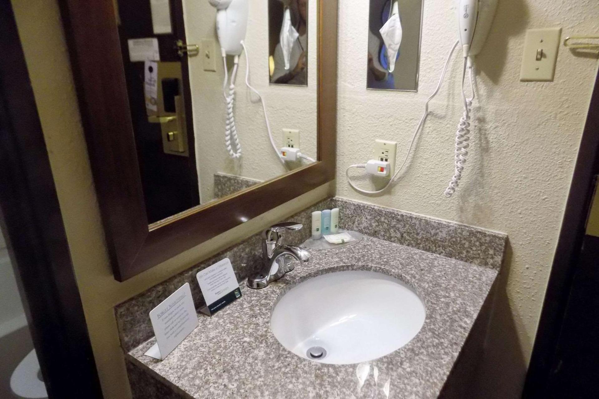Quality Inn DFW Airport North photo 17