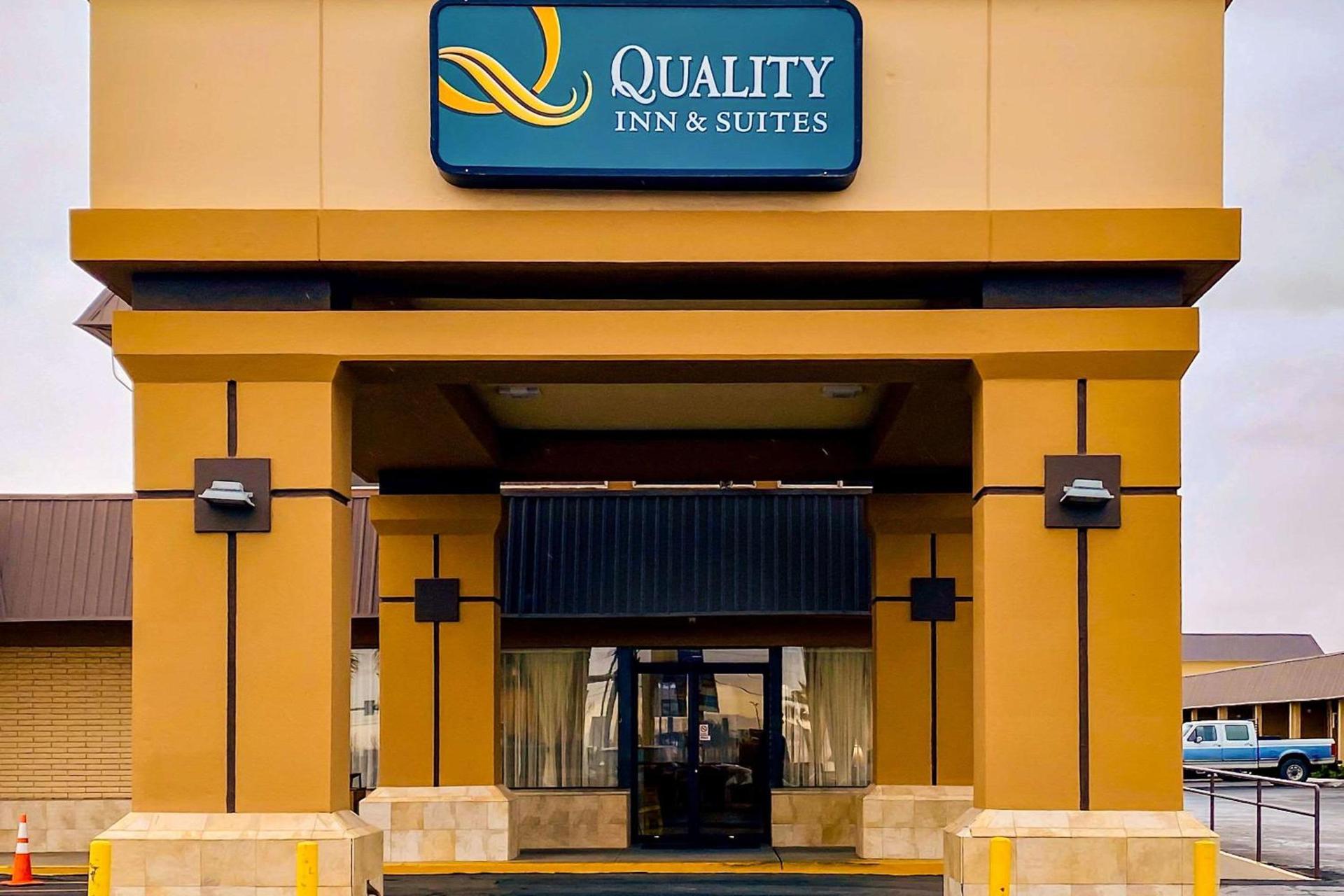 Quality Inn & Suites Airport photo 1